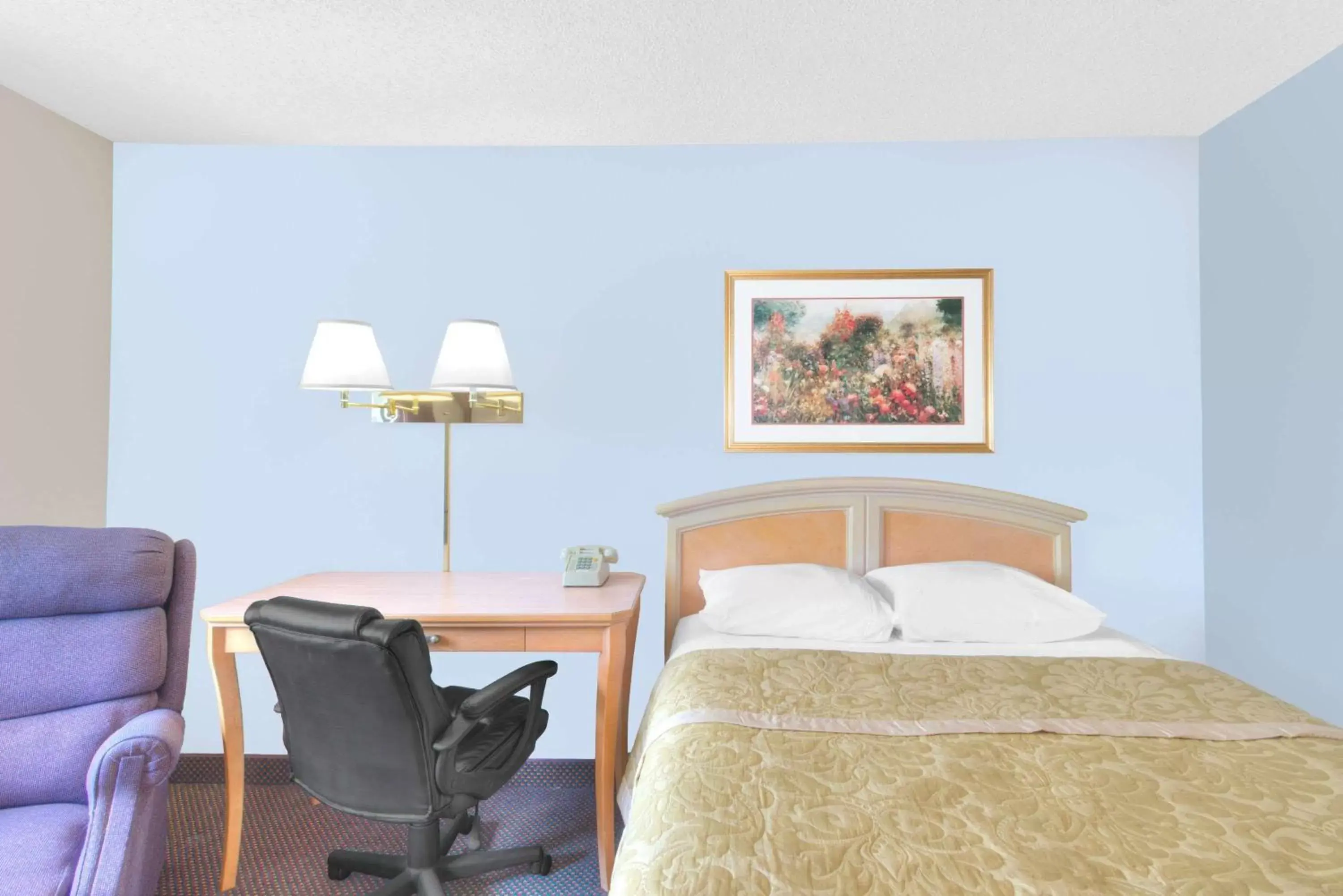 Photo of the whole room, Bed in Super 8 by Wyndham Augusta