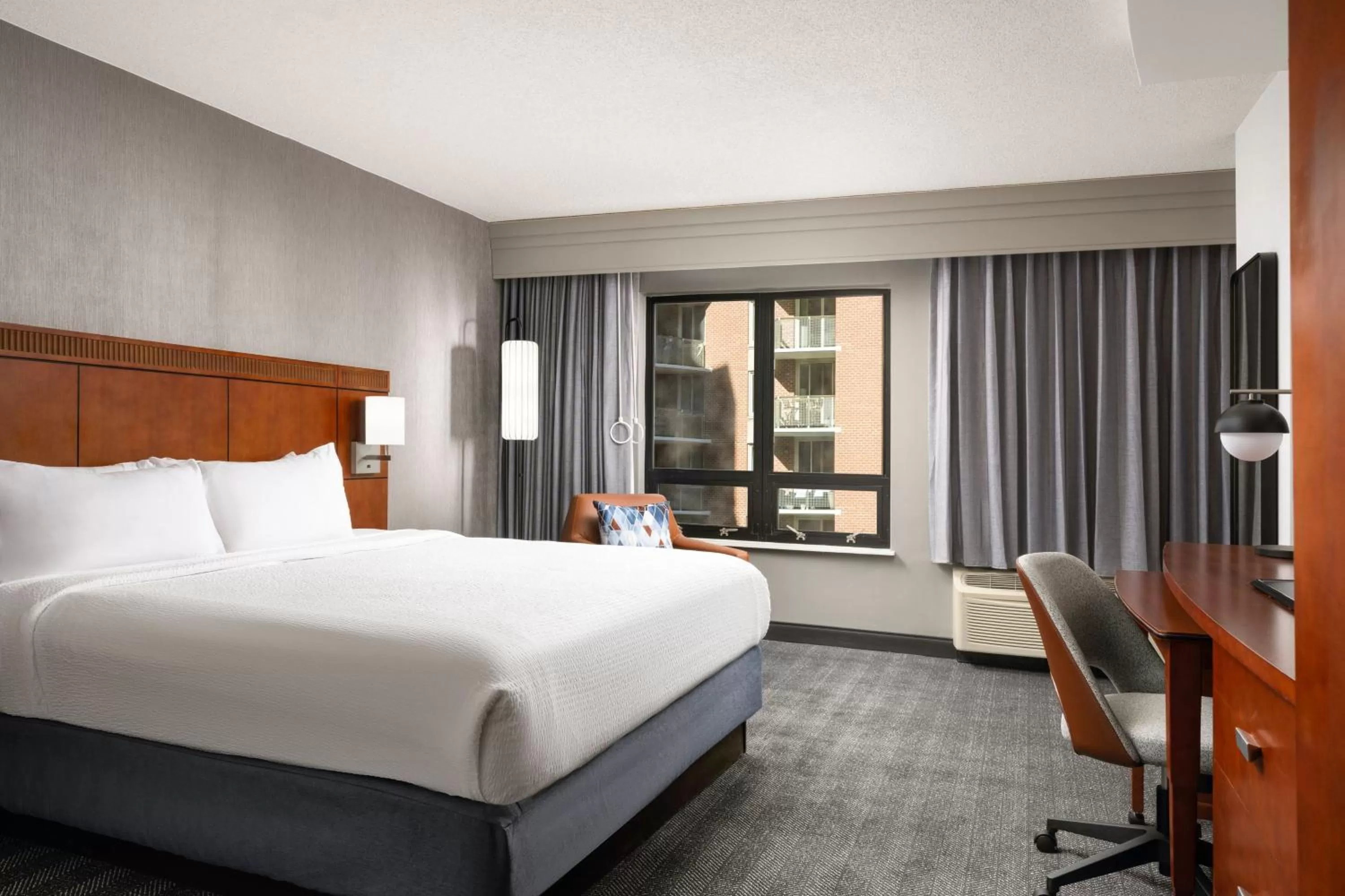 Photo of the whole room, Bed in Courtyard by Marriott Washington Capitol Hill/Navy Yard