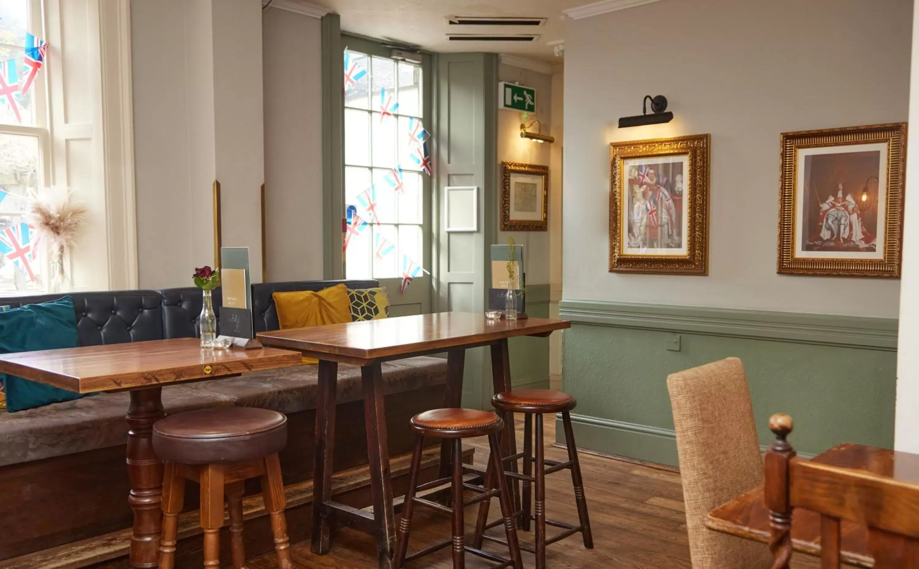 Seating area, Lounge/Bar in Kings Arms Hotel by Greene King Inns