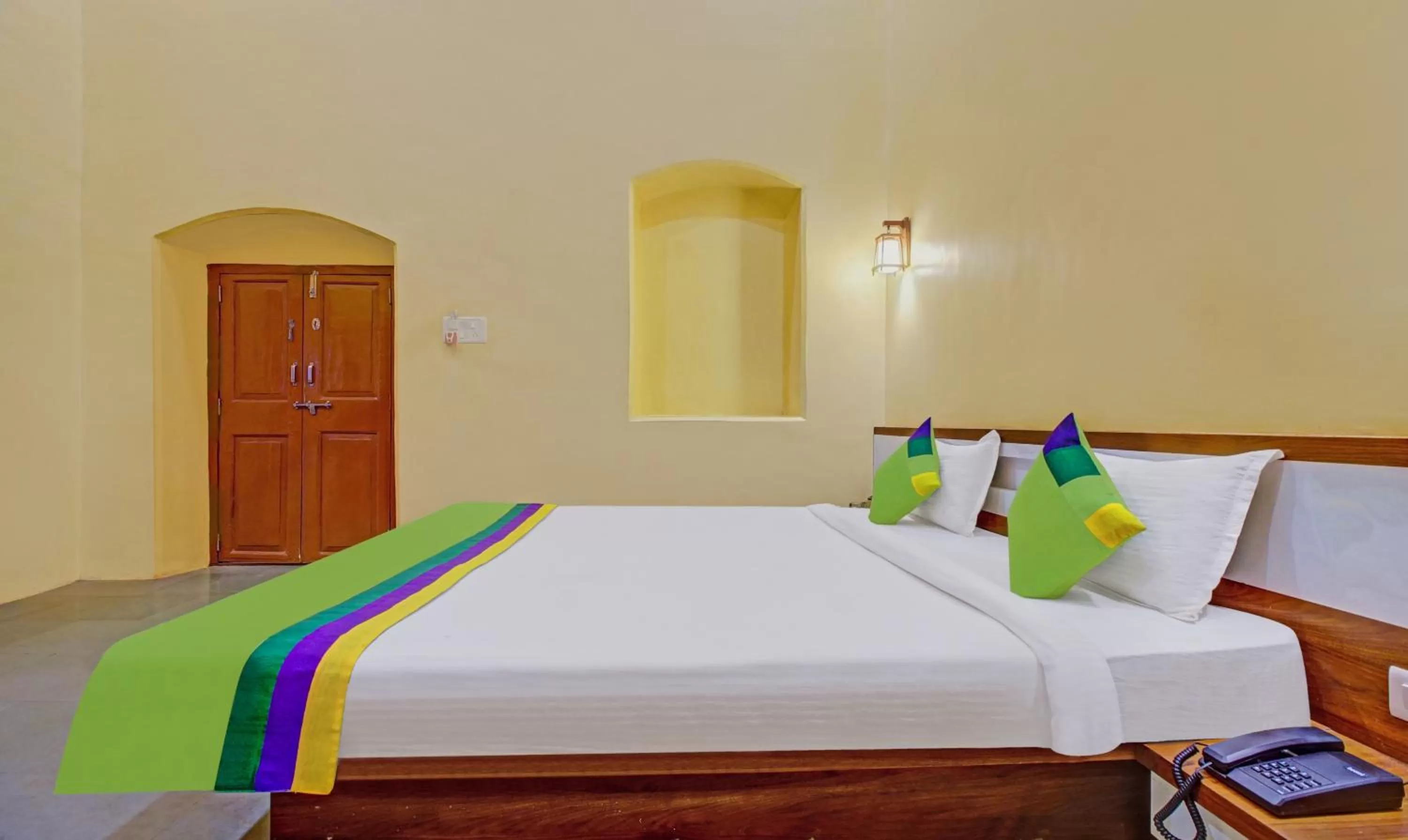 Bed in Treebo Trend Shalimar In The Forest Matheran