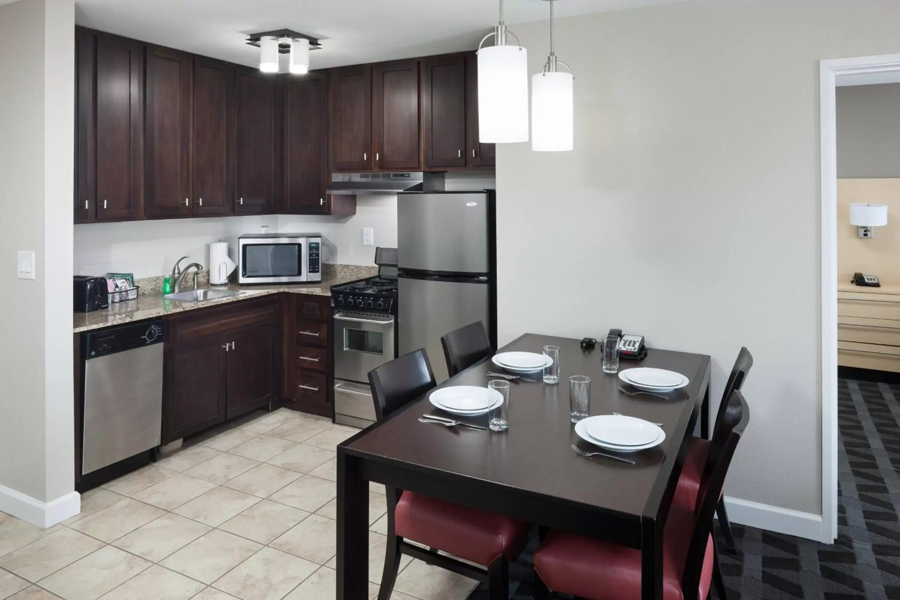 Kitchen or kitchenette, Kitchen/Kitchenette in TownePlace Suites Columbia Southeast / Fort Jackson