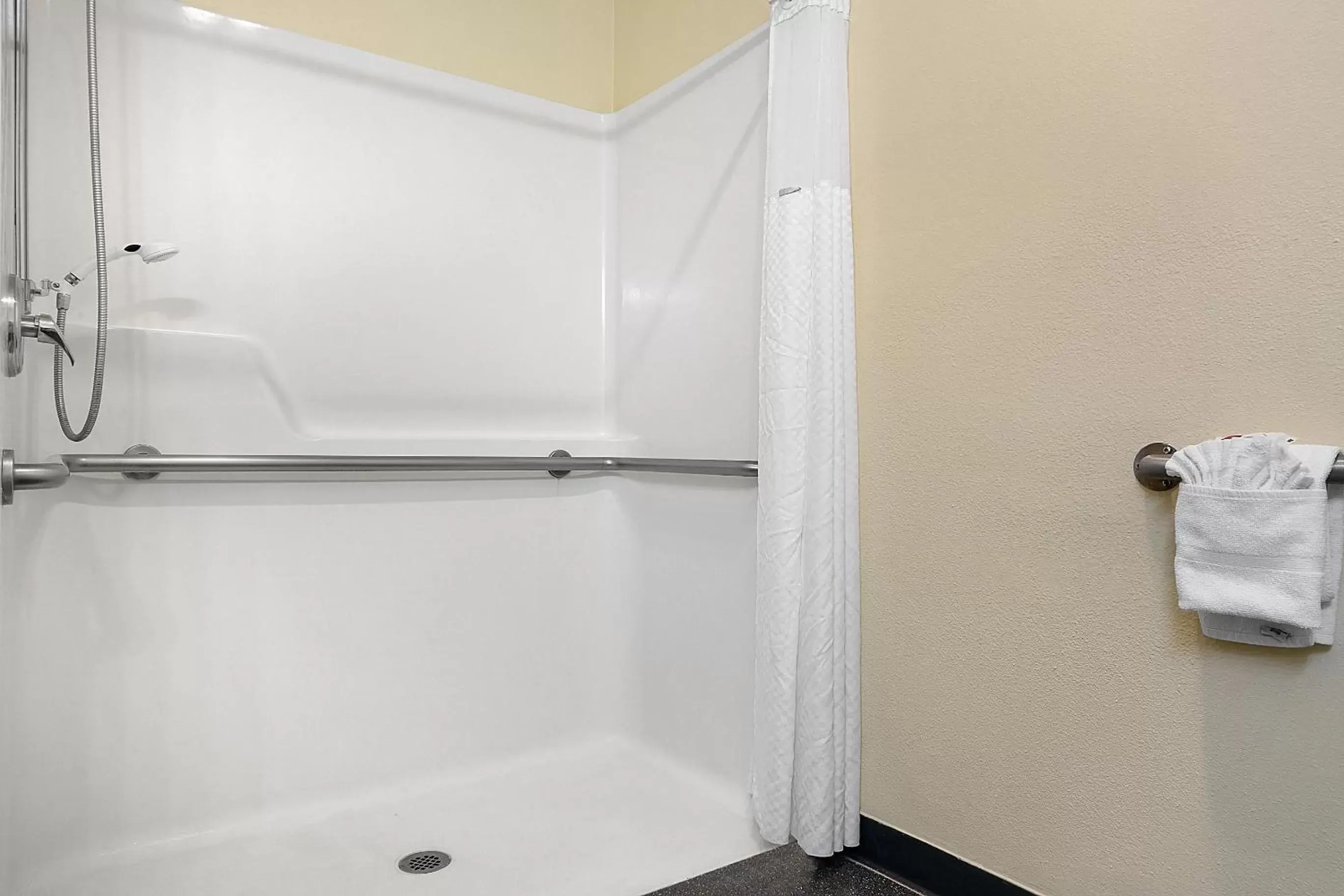 Shower, Bathroom in Days Inn by Wyndham Ellensburg