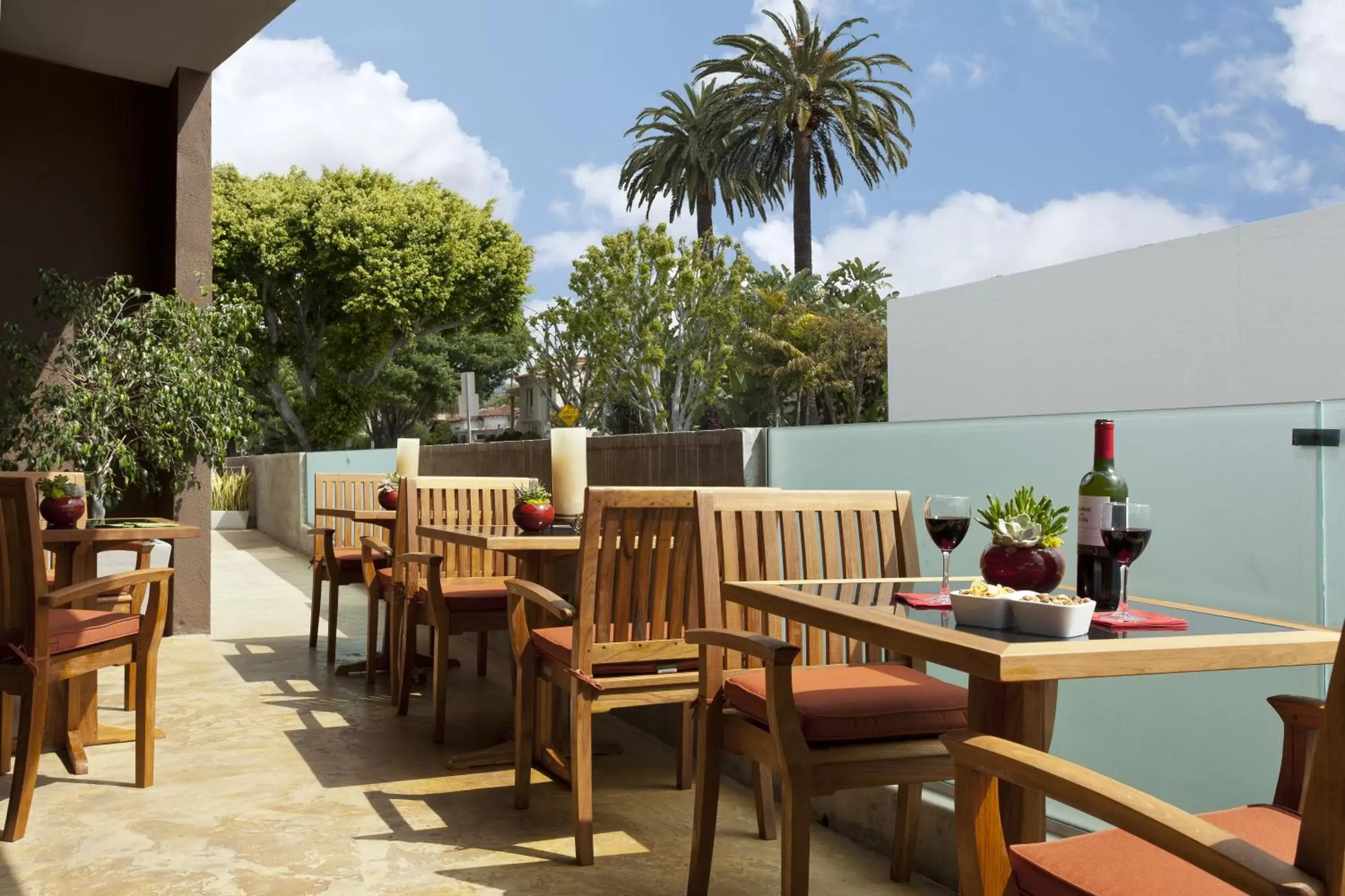 Patio, Restaurant/Places to Eat in Elan Hotel