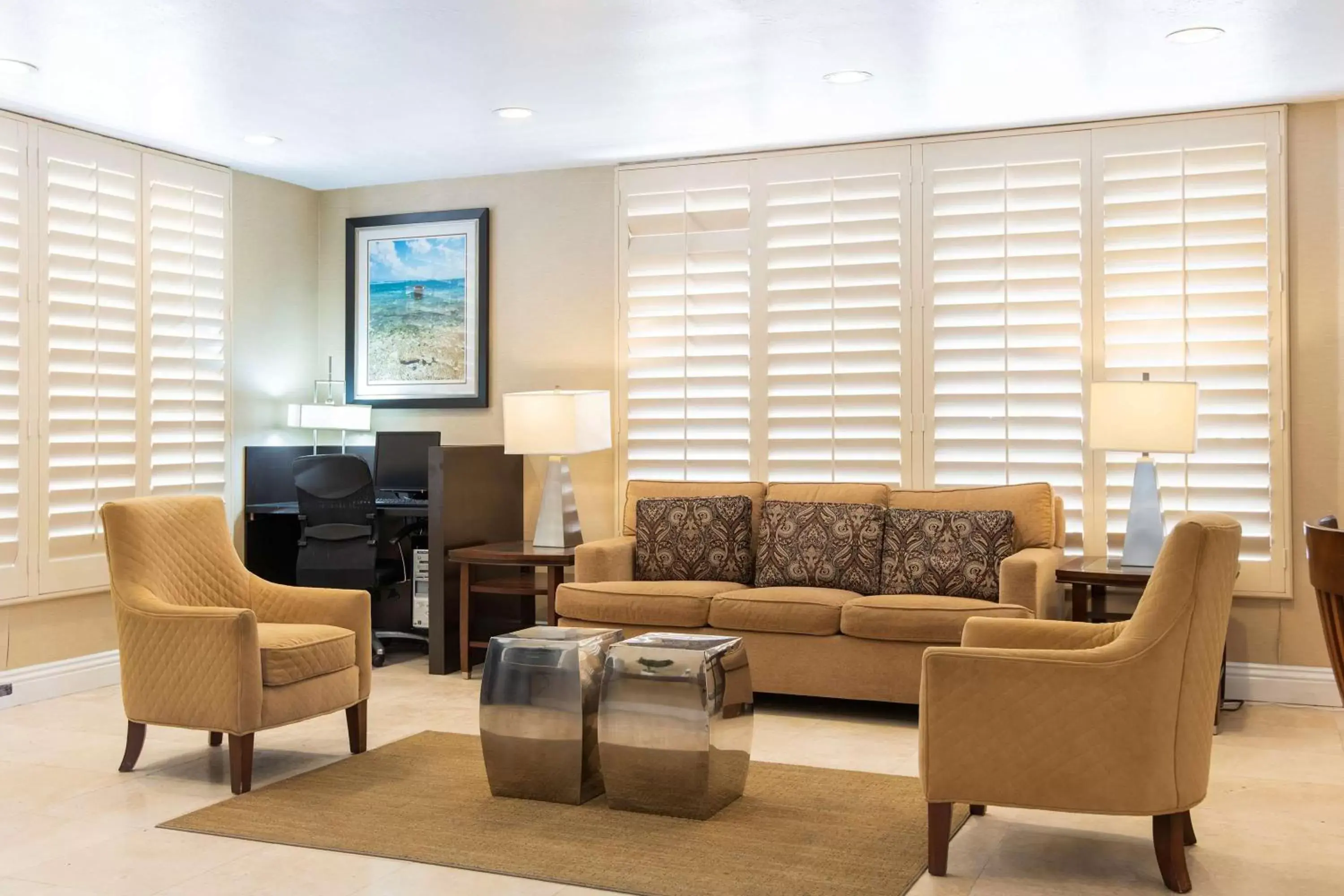 Lobby or reception, Seating Area in Best Western Oceanside Inn