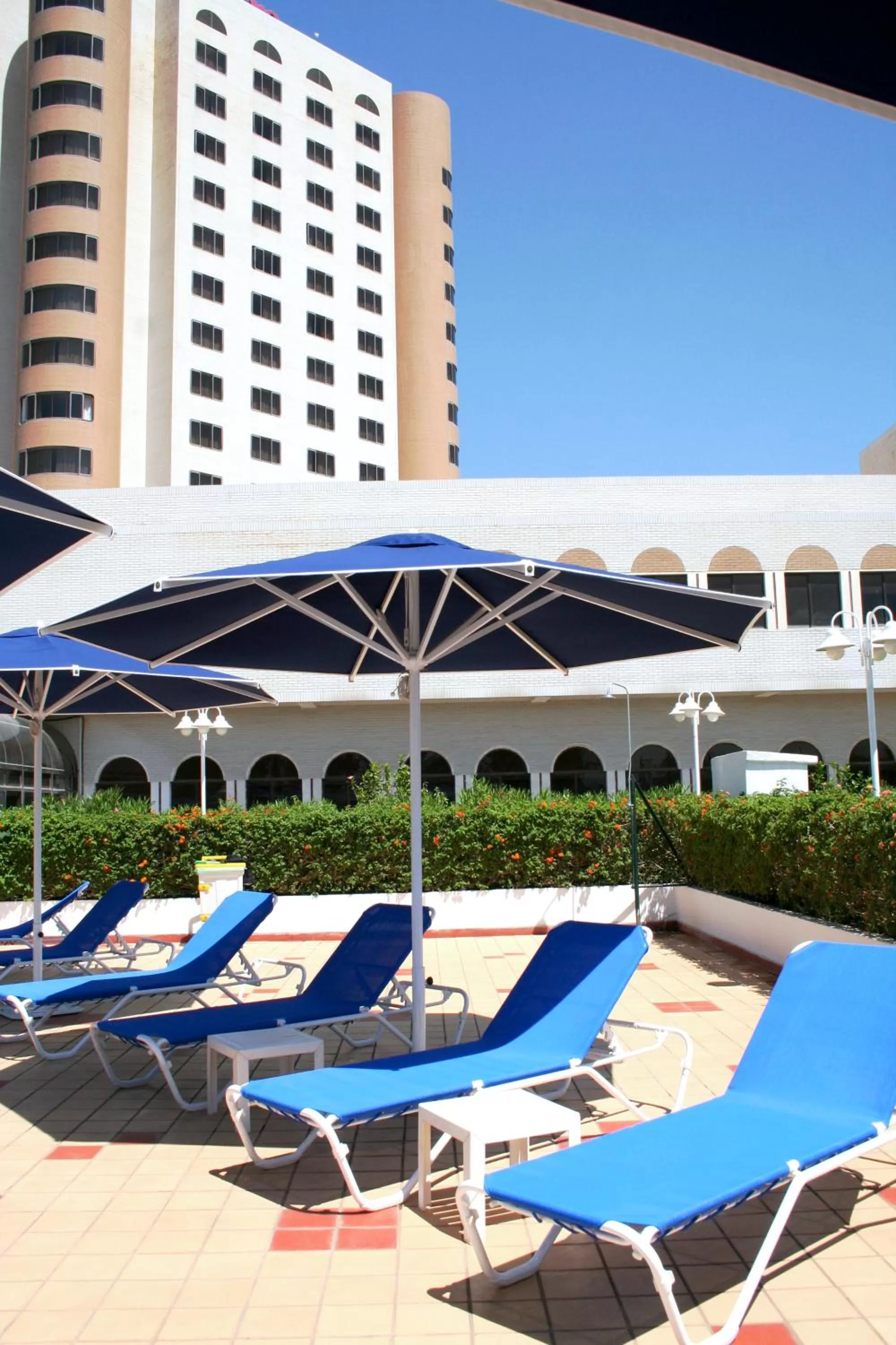 Swimming pool in Hotel Mercure Alger Aéroport