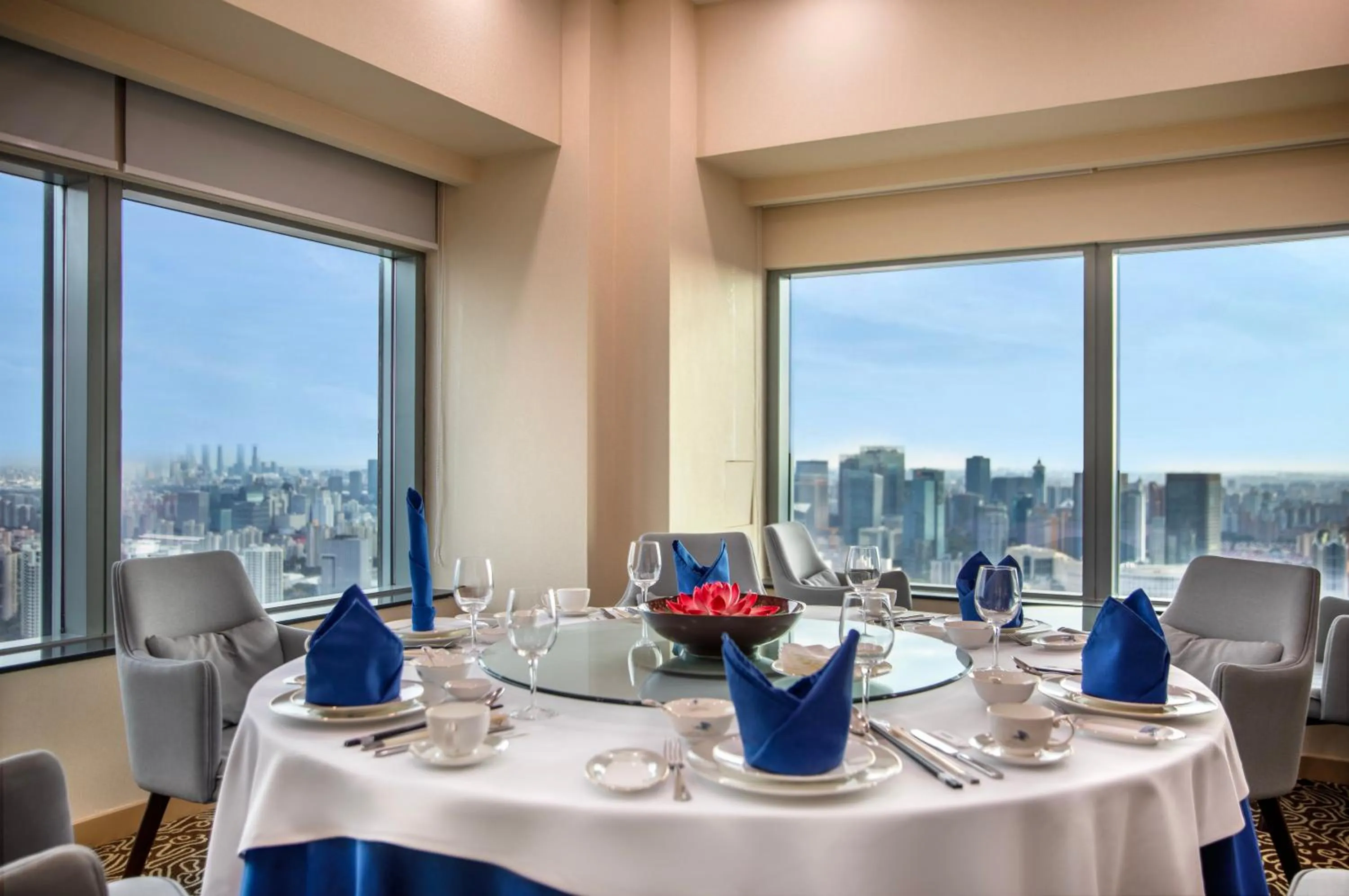 Novotel Atlantis Shanghai - Enjoy our great-valued breakfast in our rooftop revolving restaurant with a stunning river view & utilize our FREE self-serviced laundry