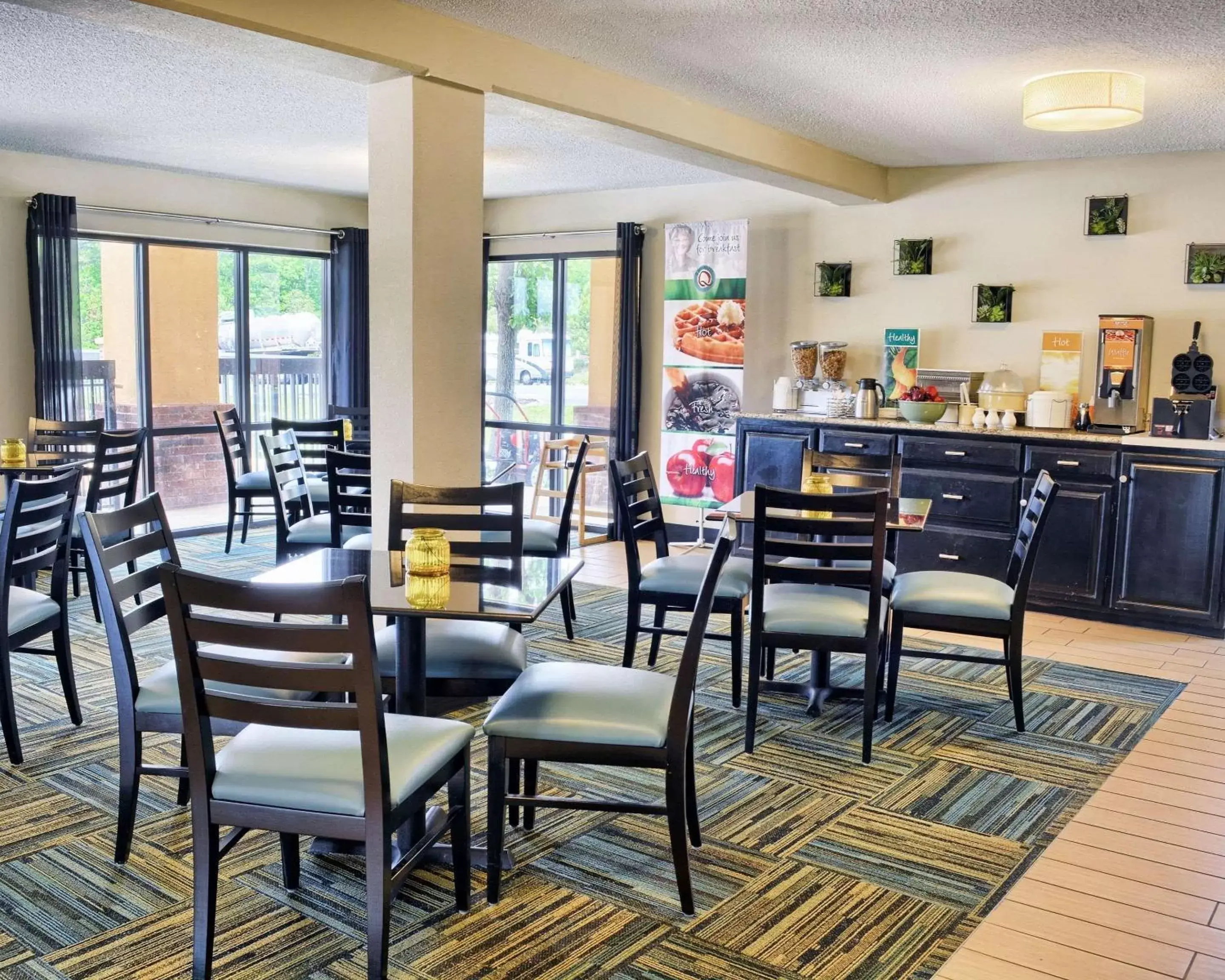 Restaurant/Places to Eat in Quality Inn Thornburg