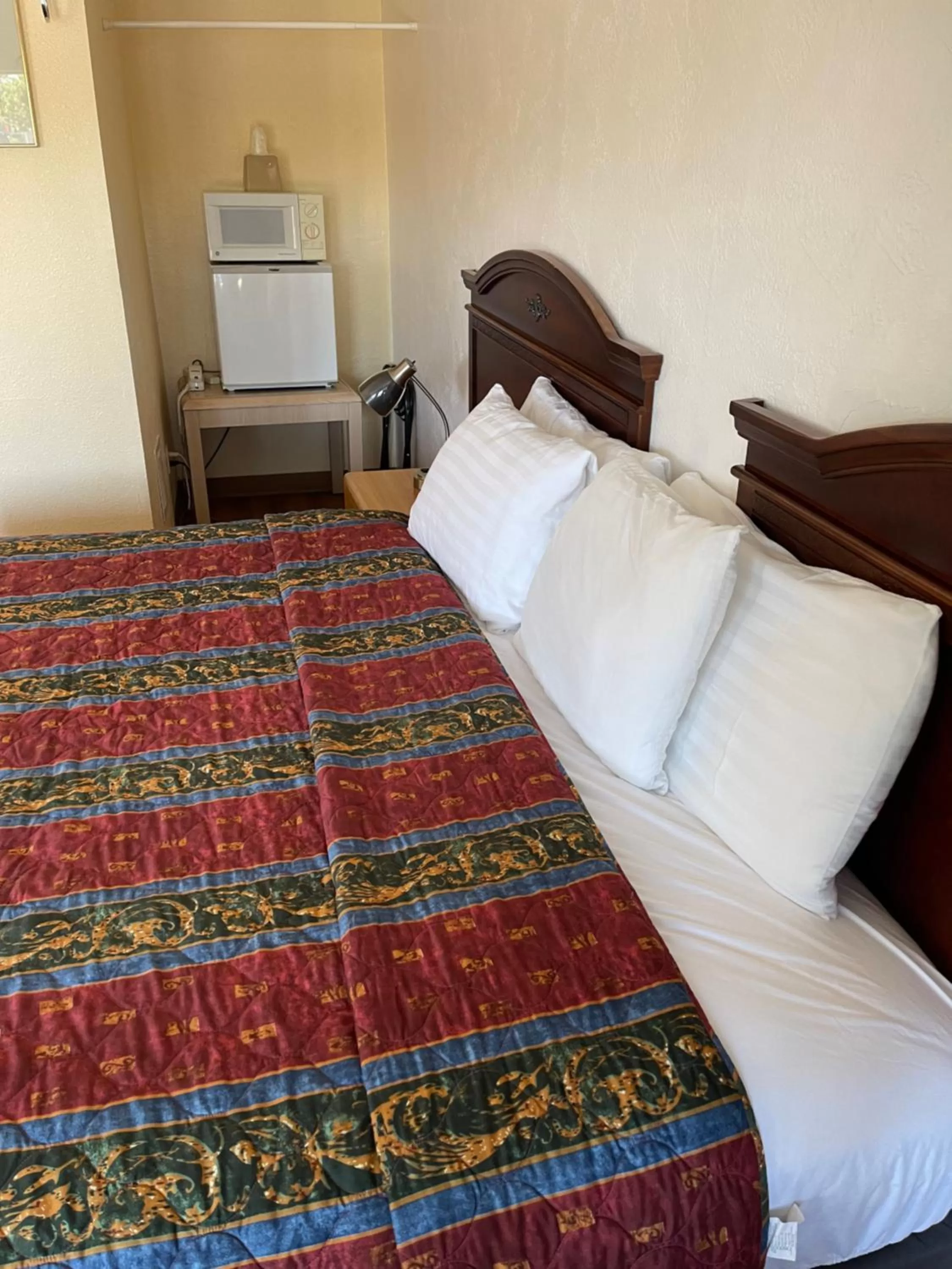 Bed in Villa West Motel