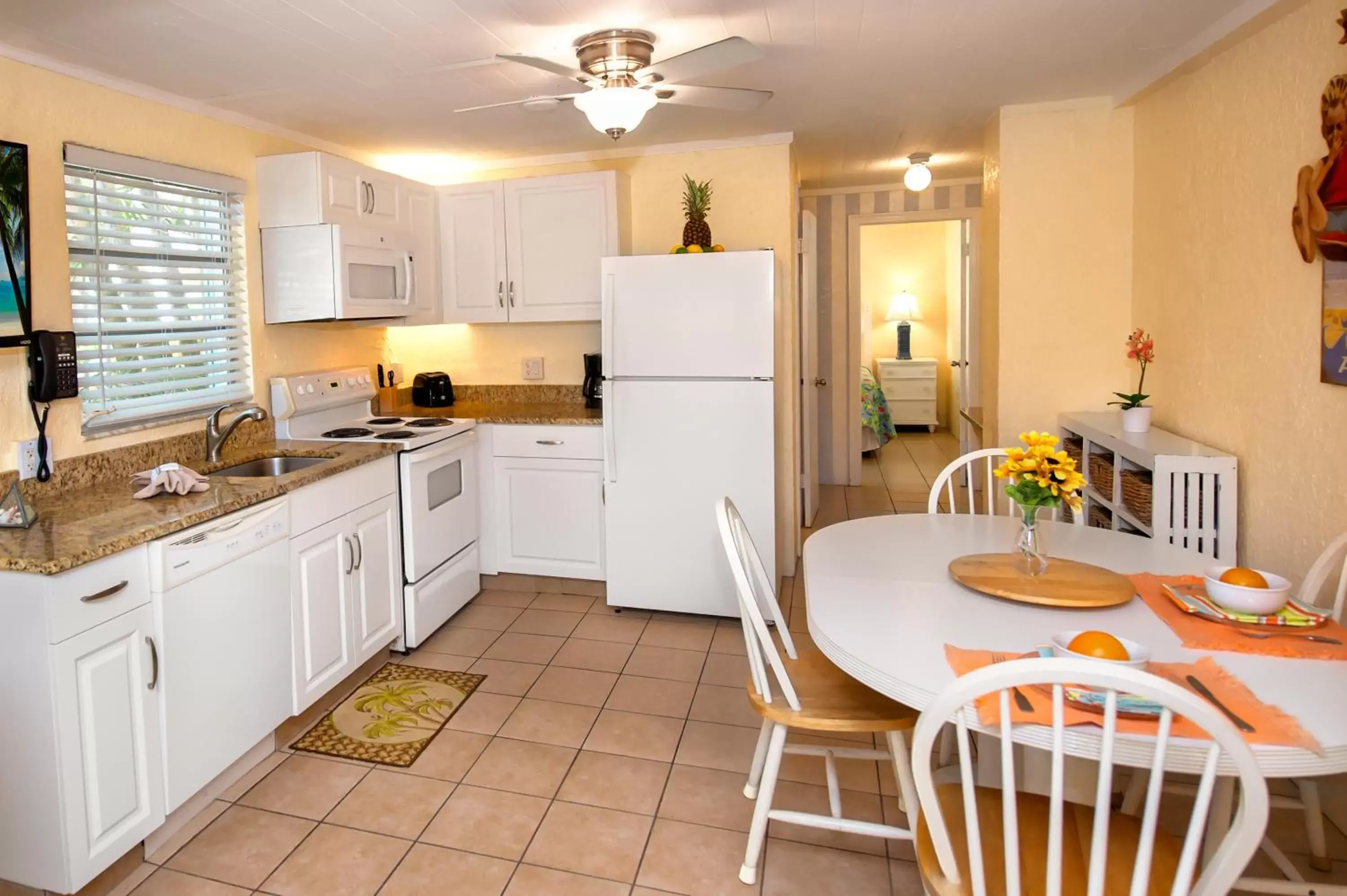 Kitchen or kitchenette in Cedar Cove Resort & Cottages