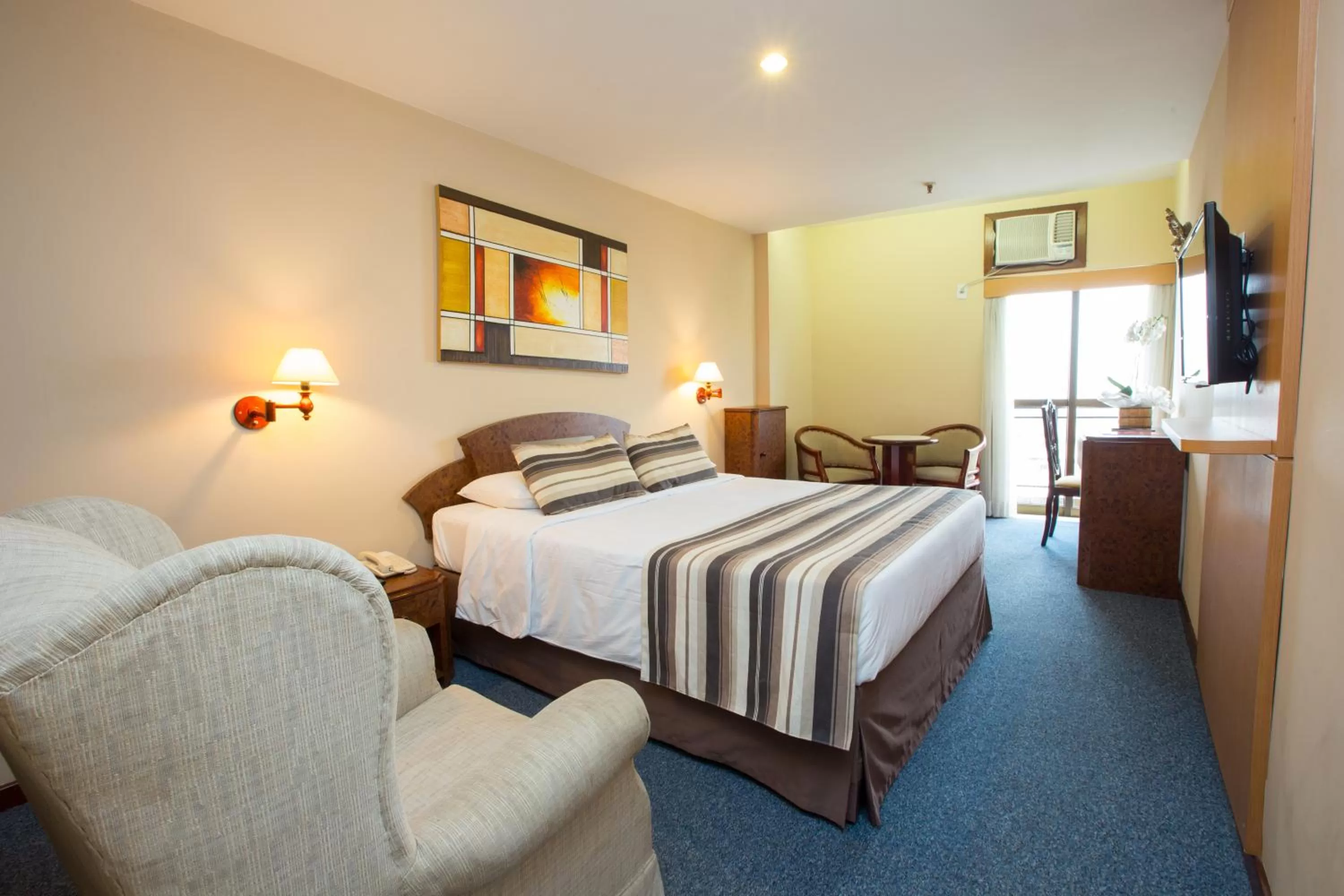 Photo of the whole room, Bed in Augusto's Copacabana Hotel