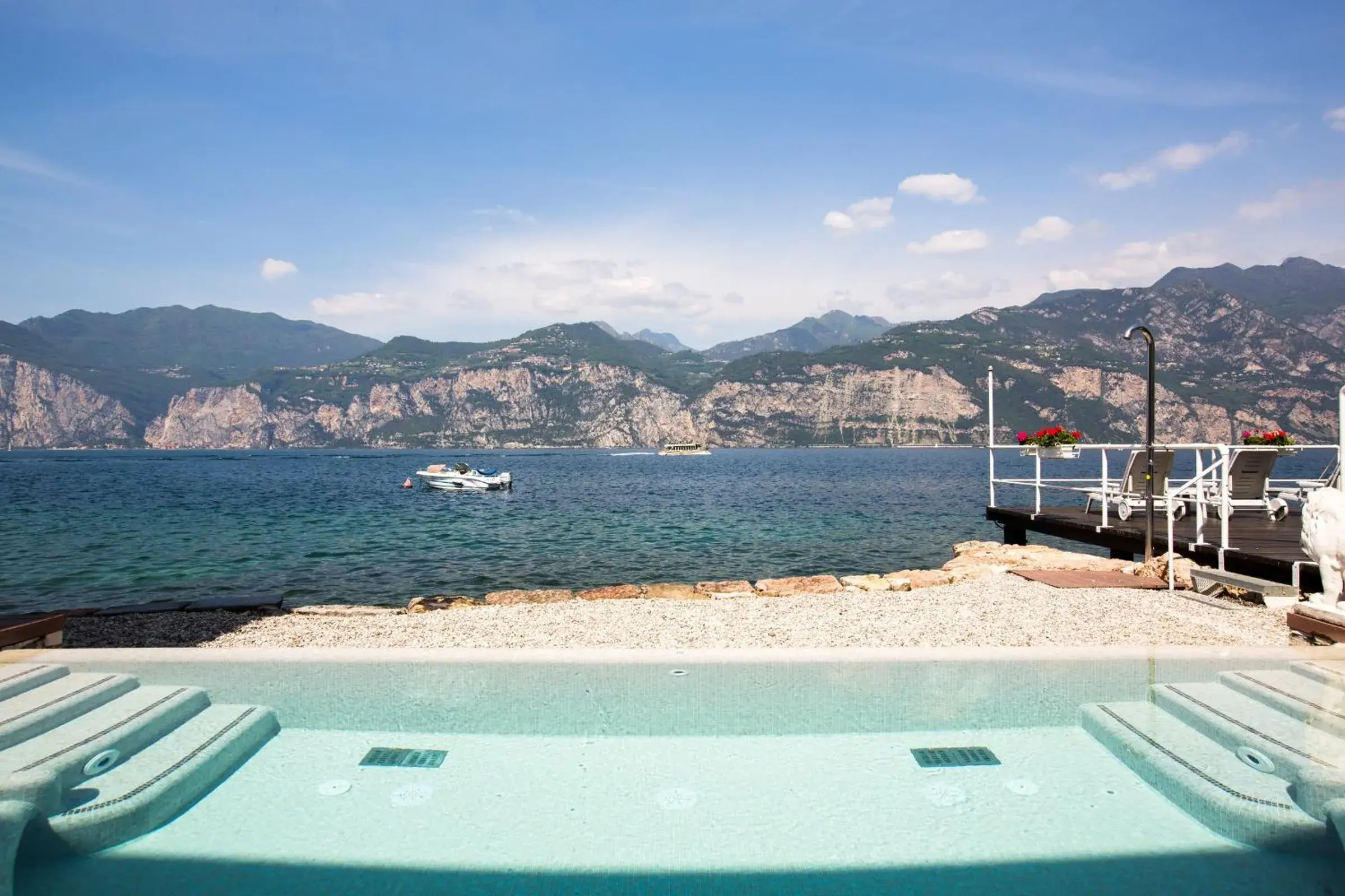 Swimming pool, Mountain View in Hotel Vega