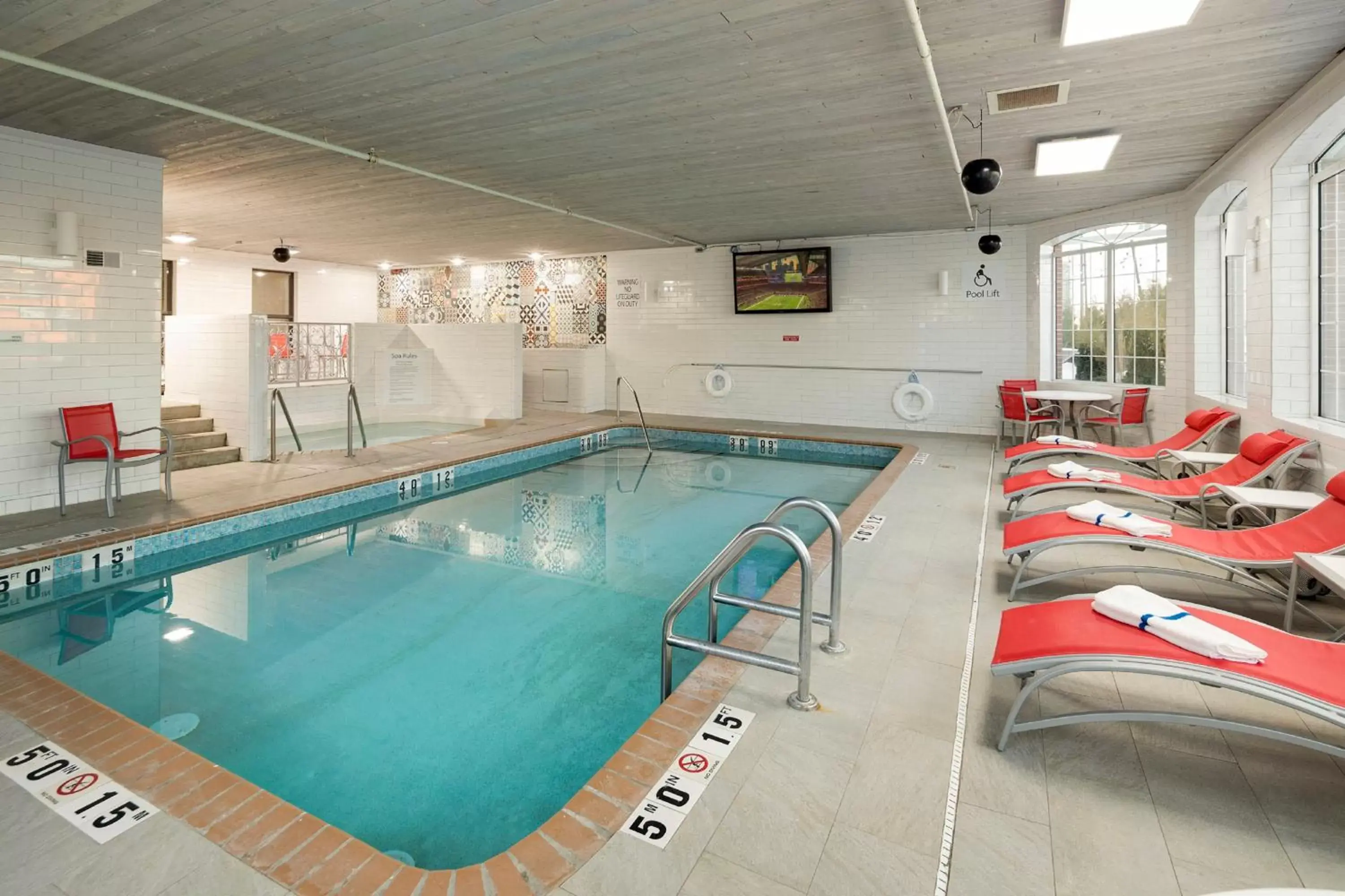 Swimming Pool in Holiday Inn - Bloomington W MSP Airport Area, an IHG Hotel