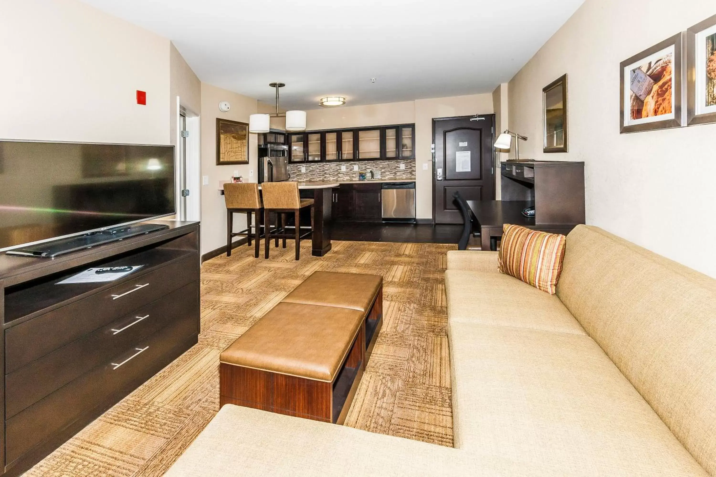 Photo of the whole room, Seating Area in Staybridge Suites Knoxville West, an IHG Hotel