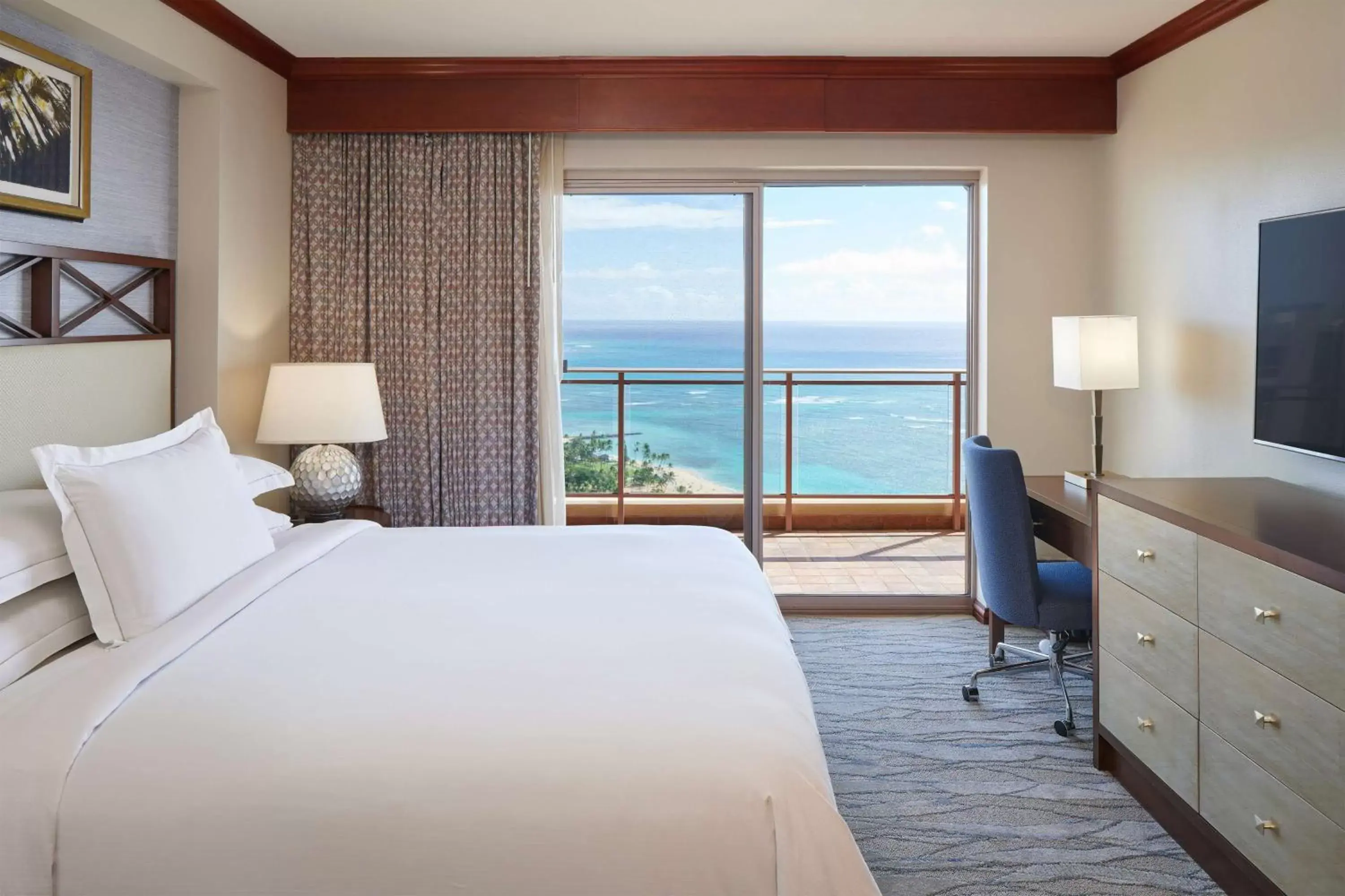 Bed, Sea View in Hilton Grand Vacations Club Grand Waikikian Honolulu