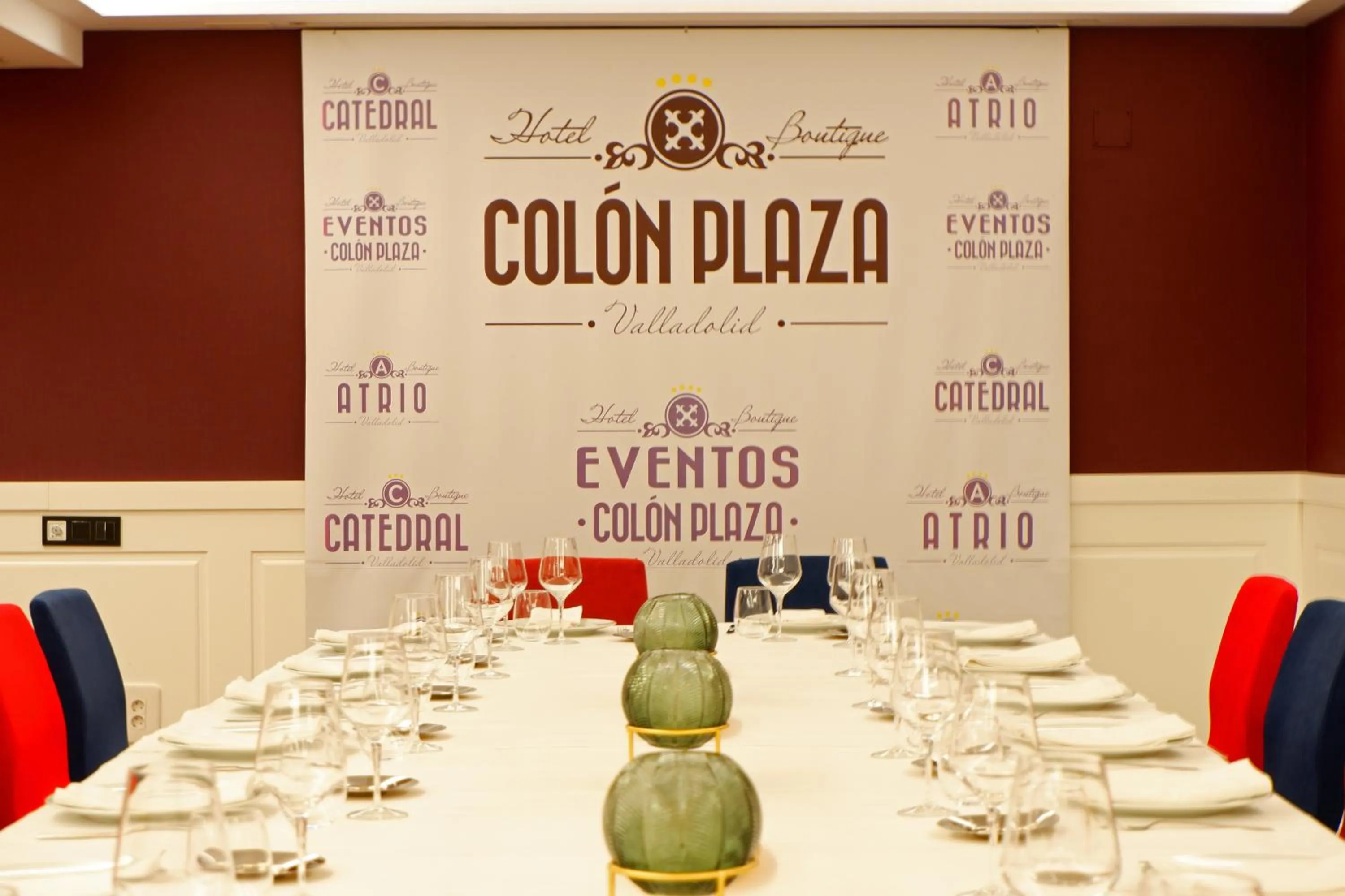 Restaurant/places to eat in Hotel Colón Plaza
