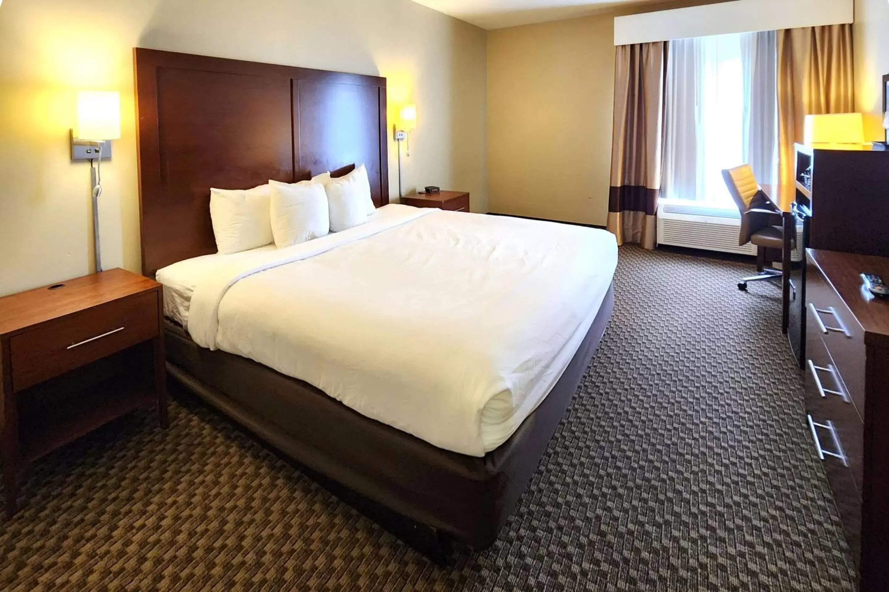 Bedroom, Bed in Comfort Inn & Suites Mount Pocono