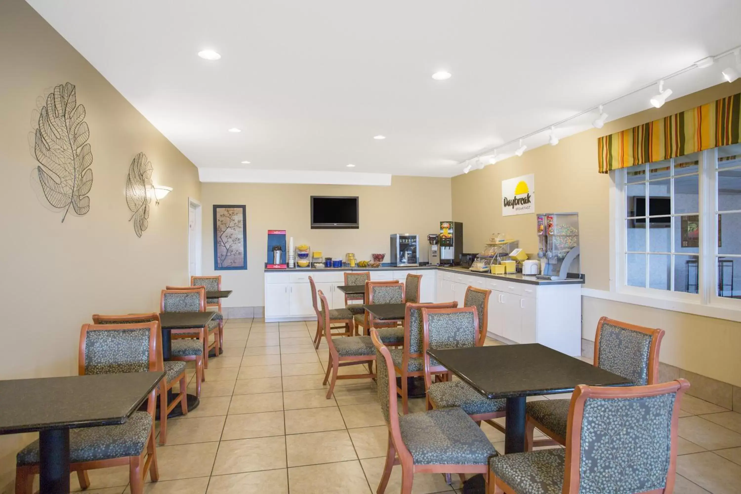 Continental breakfast, Restaurant/Places to Eat in Days Inn by Wyndham Chester