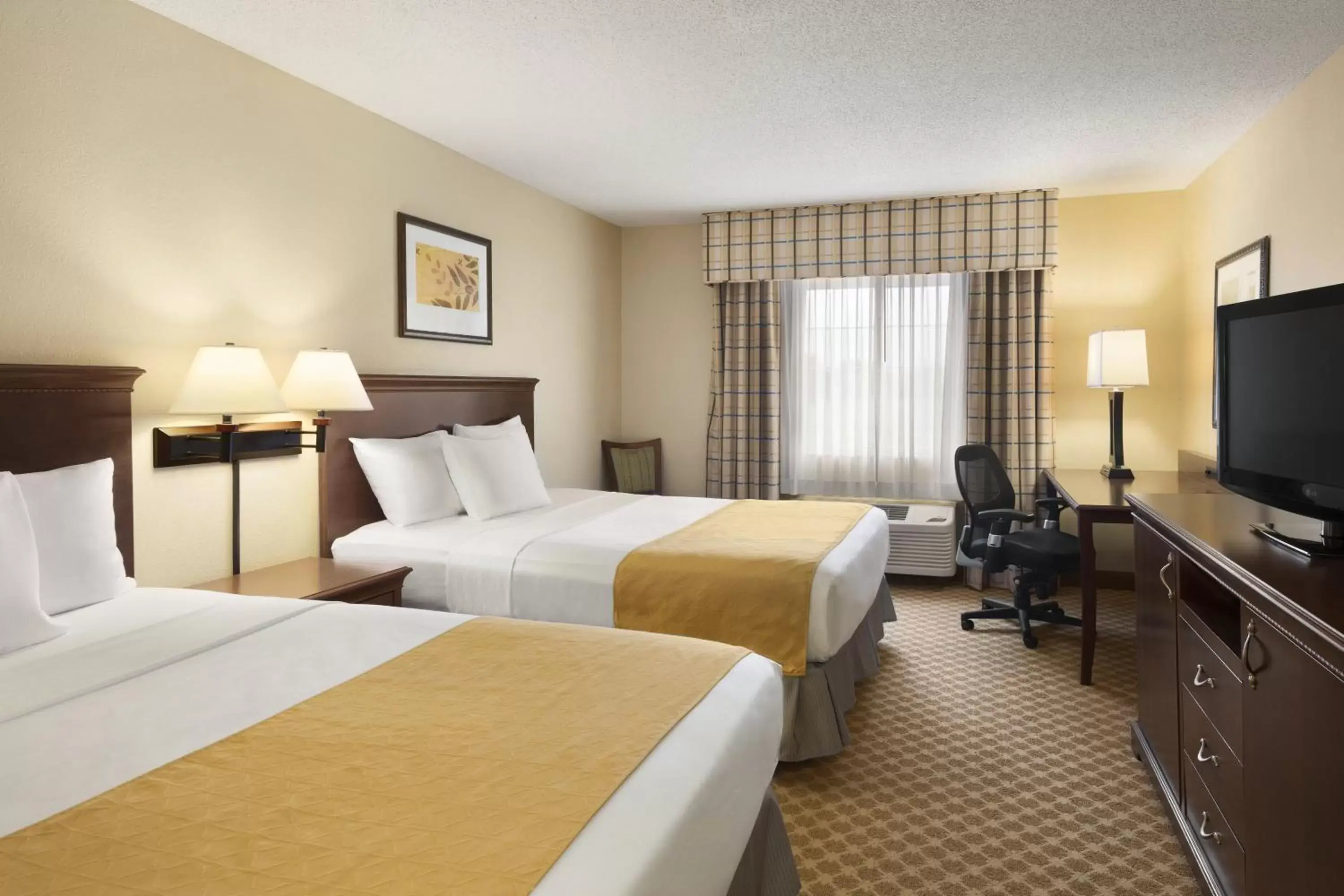 Bed, Room Photo in Country Inn & Suites by Radisson, Owatonna, MN