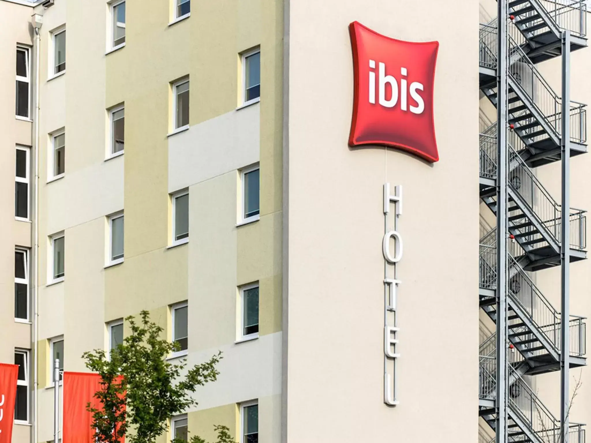 Facade/entrance, Property Logo/Sign in ibis Stuttgart Airport Messe