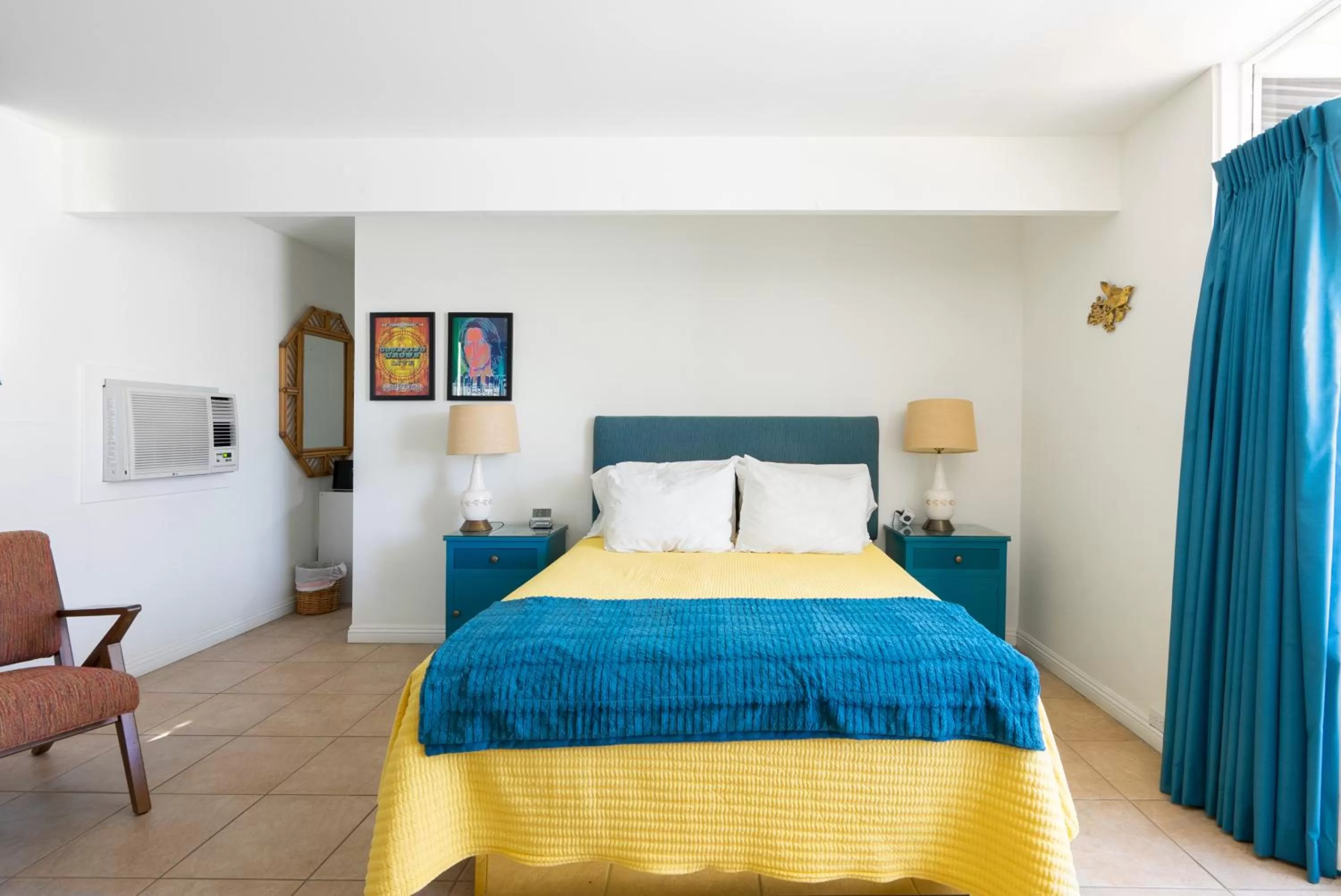 Bed in The Monkey Tree Hotel by AvantStay