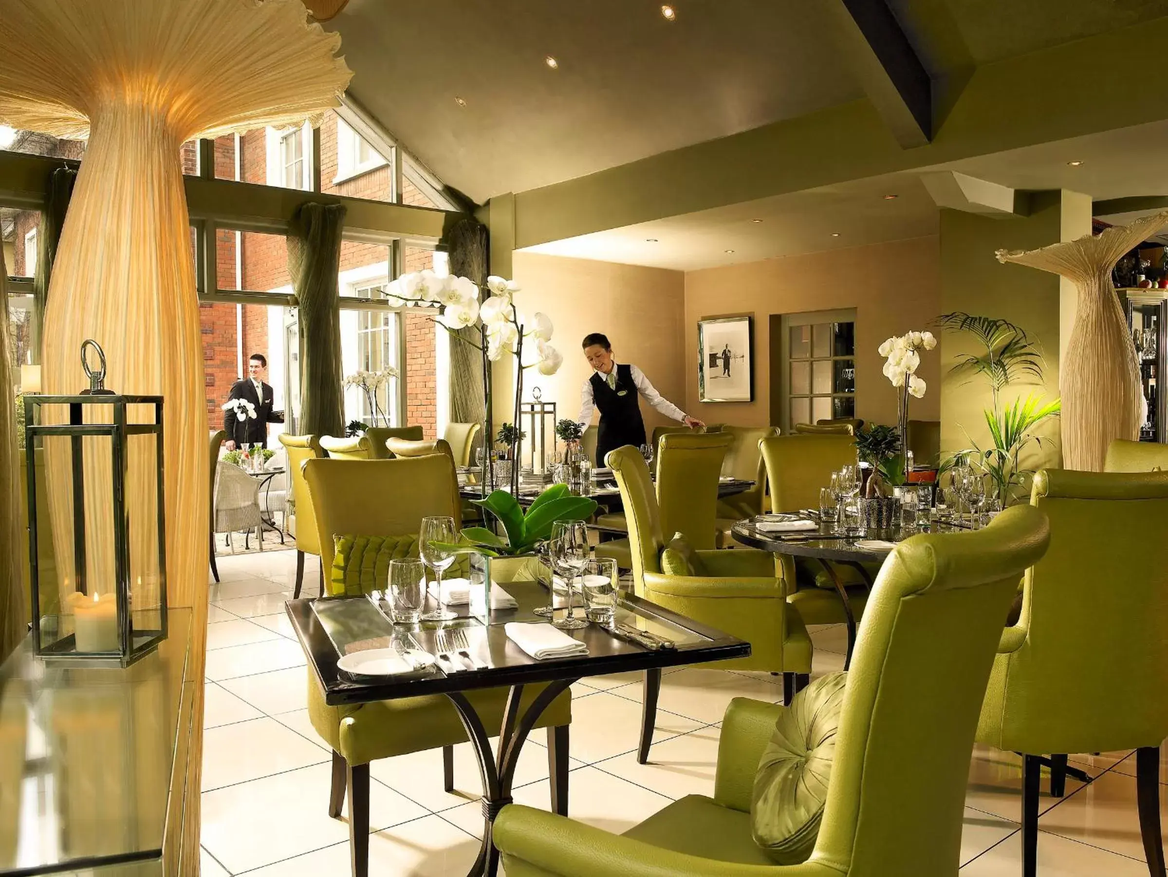 Restaurant/Places to Eat in Hayfield Manor