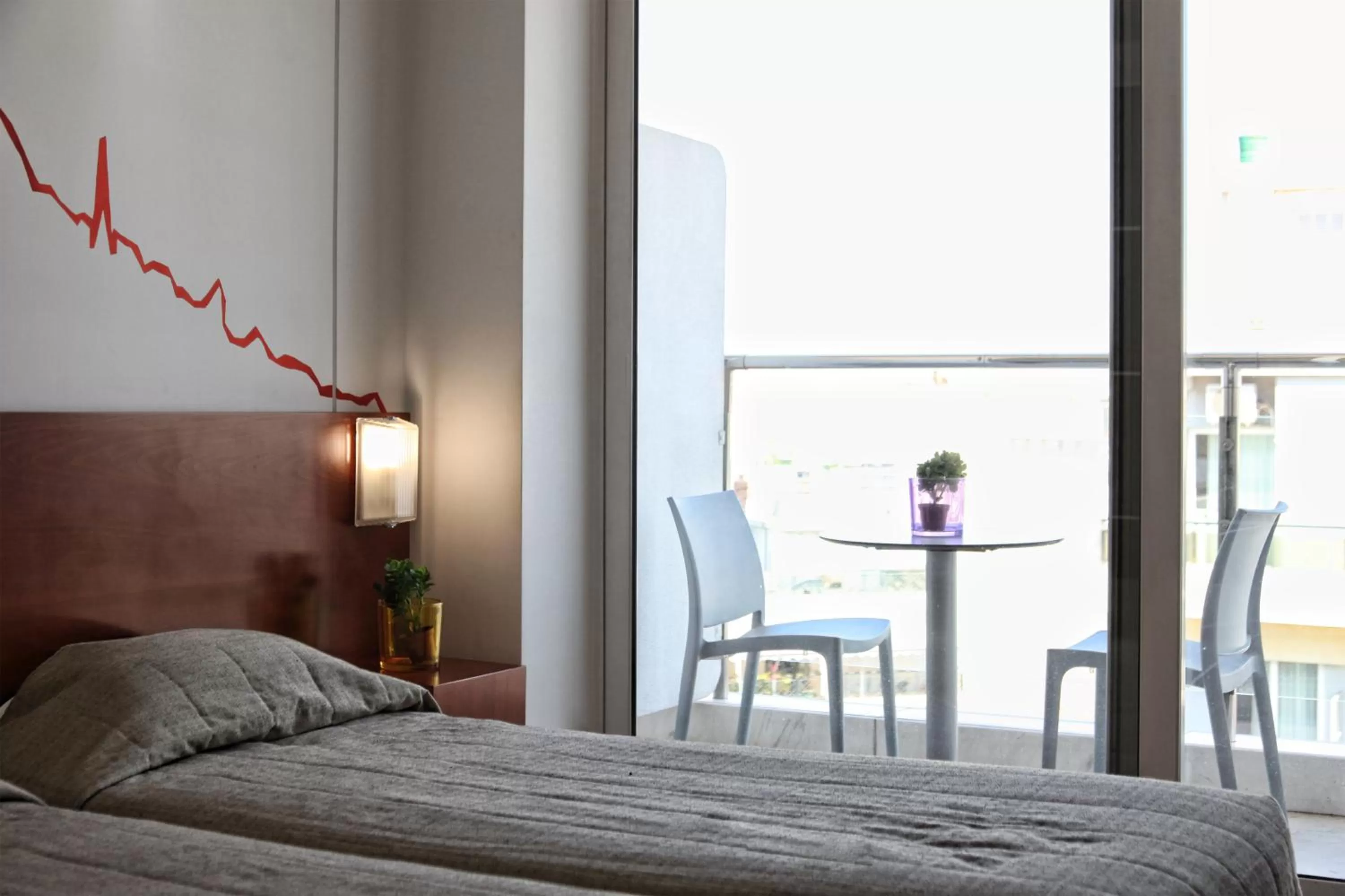 Toilet, Bed in Dorian Inn - Sure Hotel Collection by Best Western