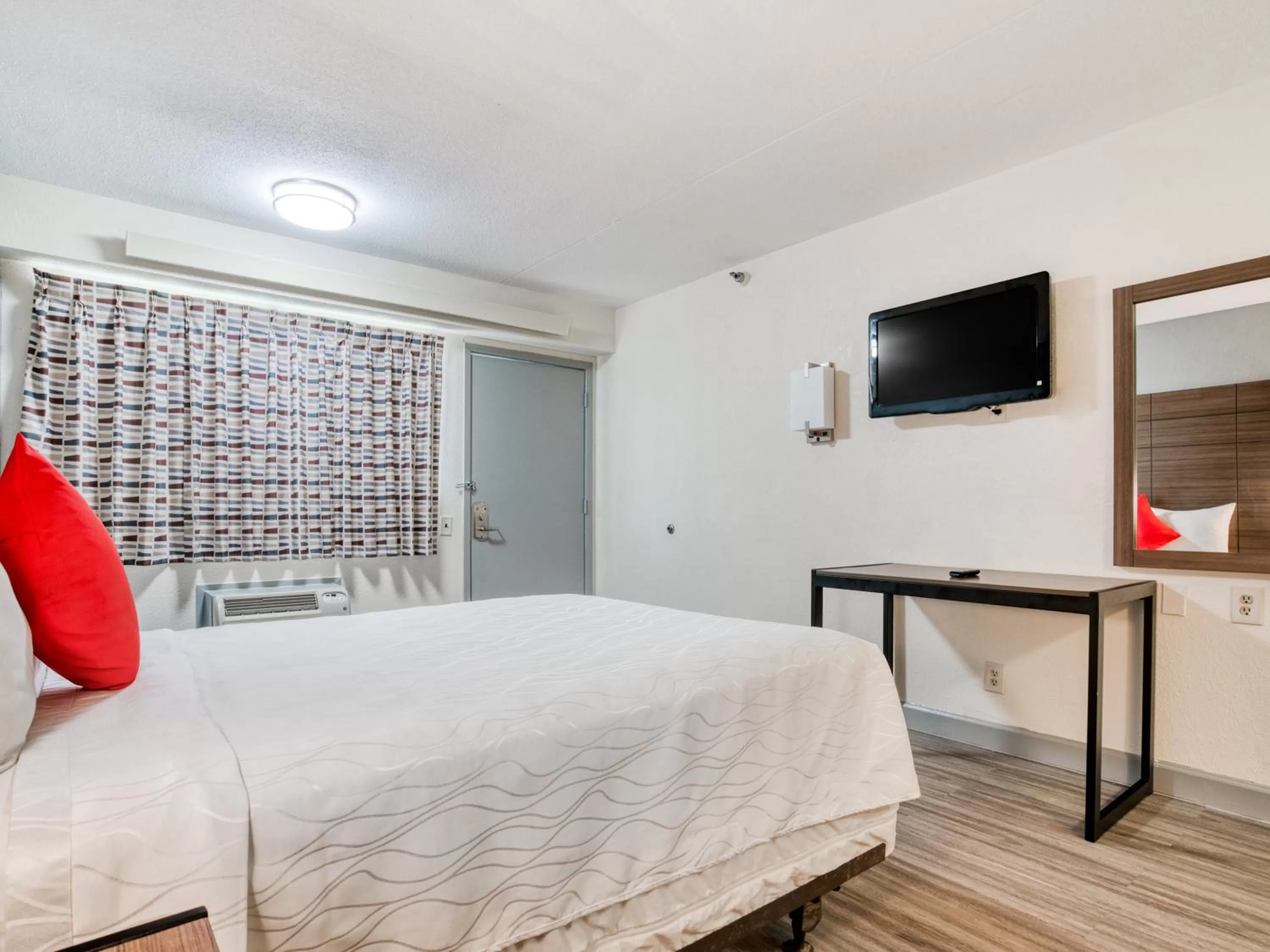 Bedroom, Bed in Dallas Love Field Inn