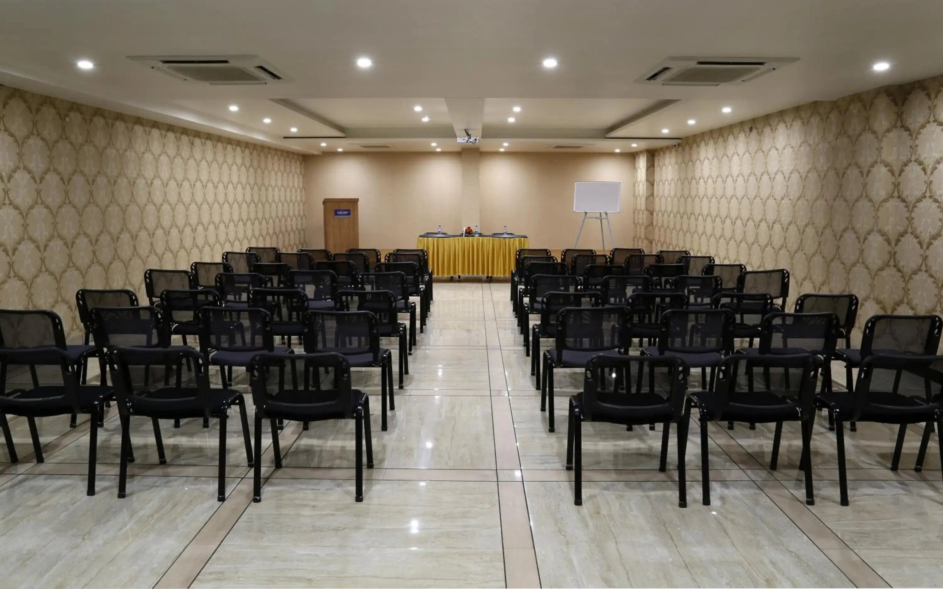 Business facilities in Hotel Grand Kailash