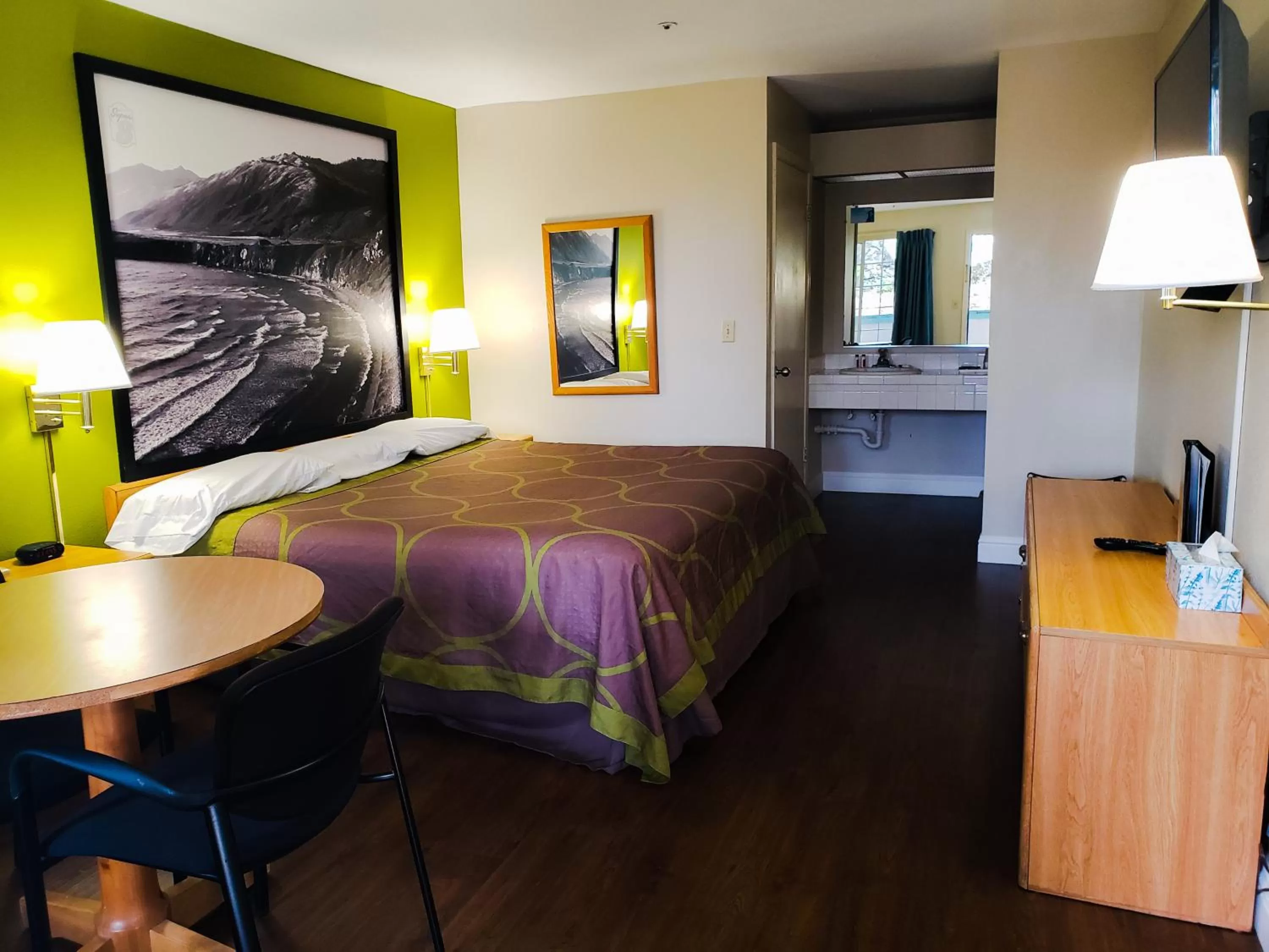 Bedroom, Bed in Super 8 by Wyndham Auburn