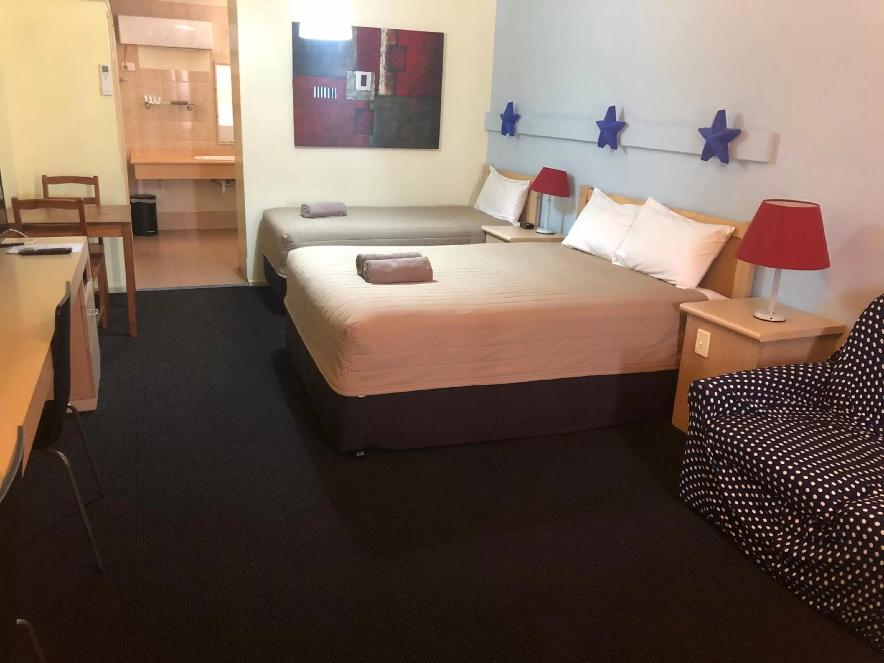 Bed in Countryman Motor Inn Cowra