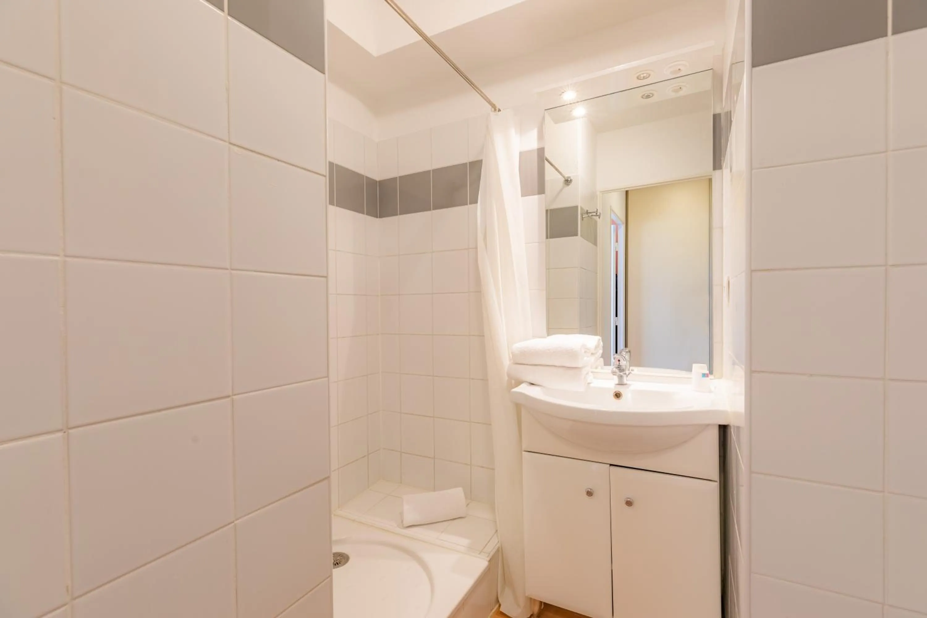 Shower in Appart'City Classic Bourg-en-Bresse