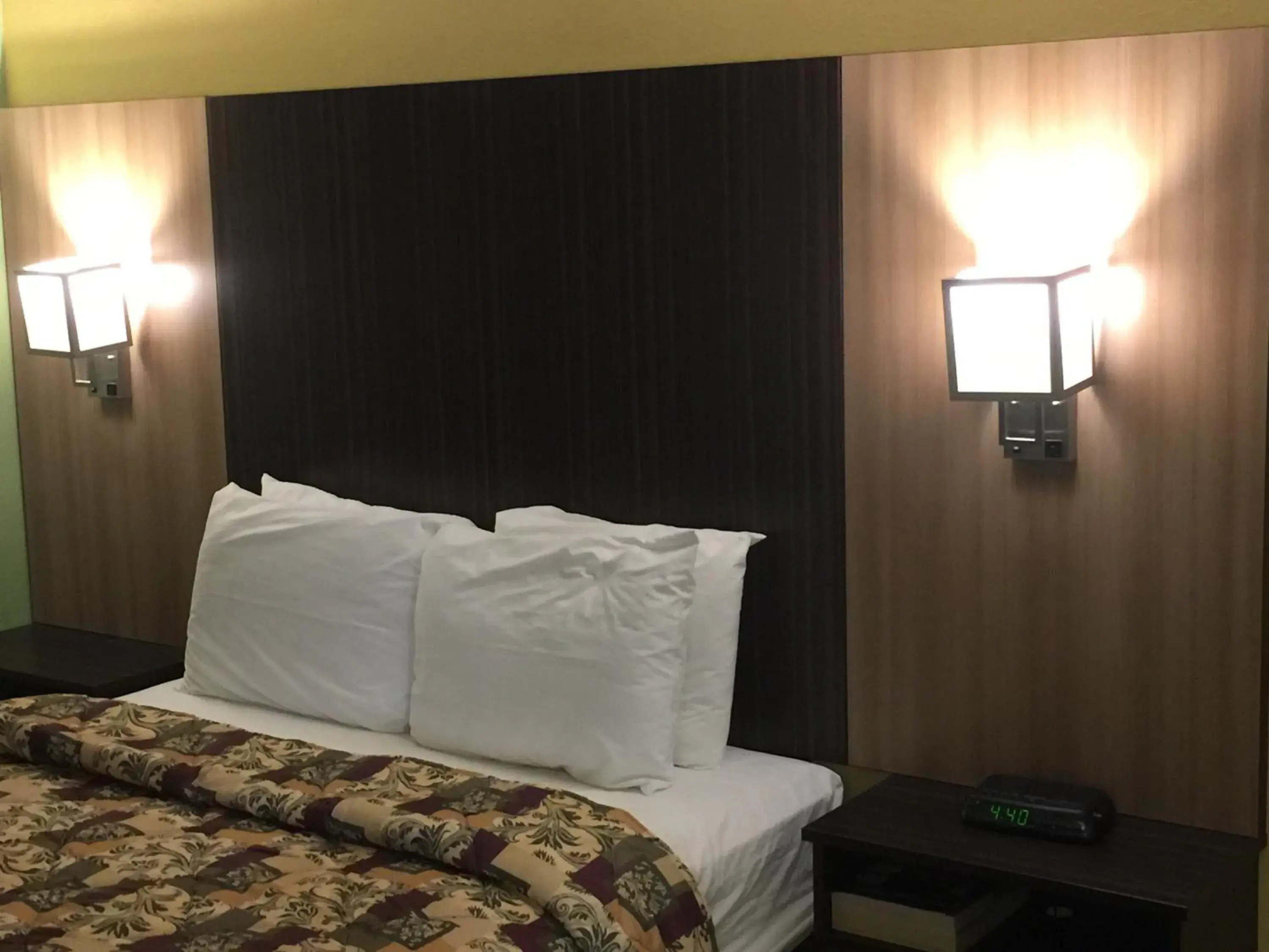 Single Room in University Manor Inn