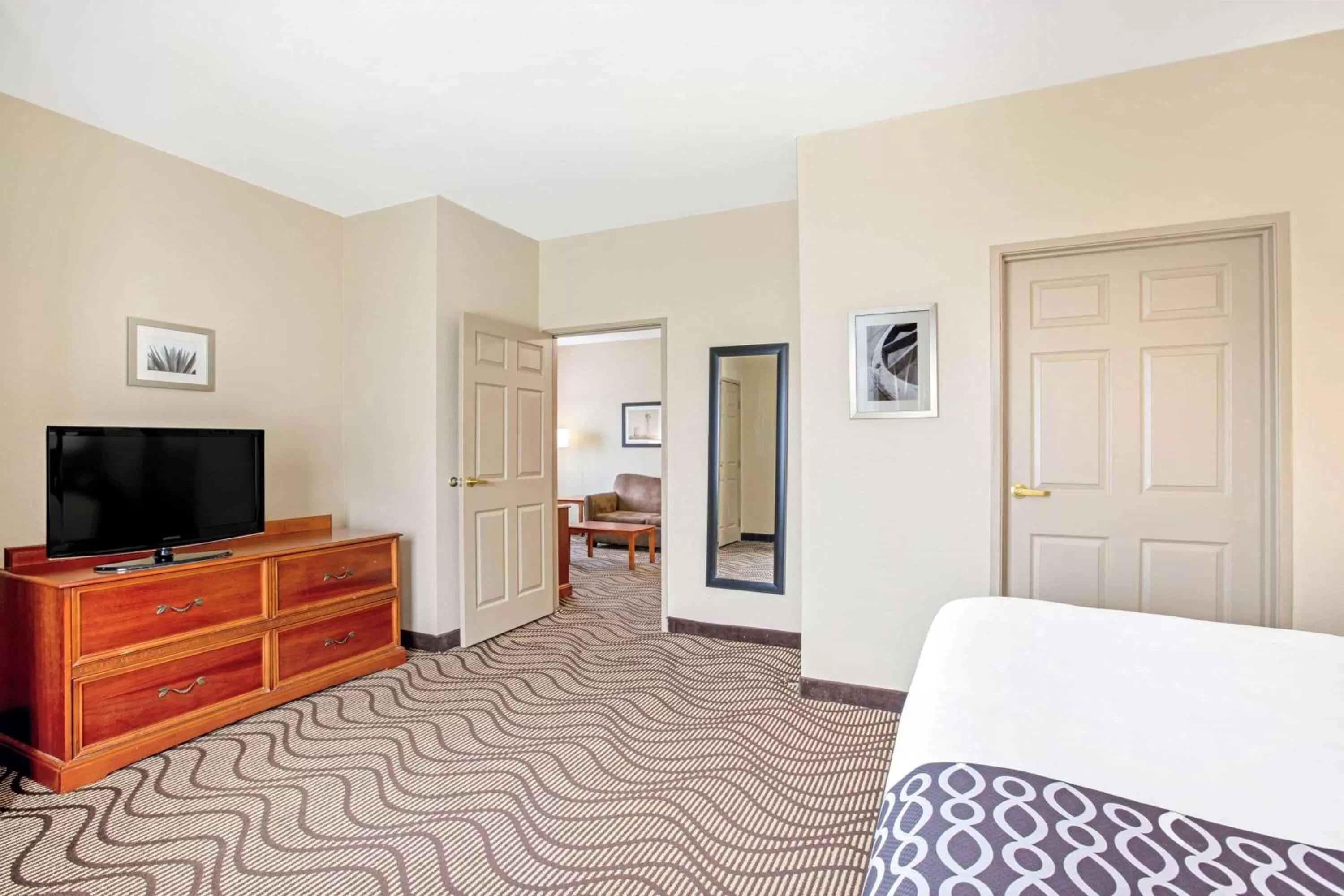 Photo of the whole room in La Quinta by Wyndham Corpus Christi Northwest