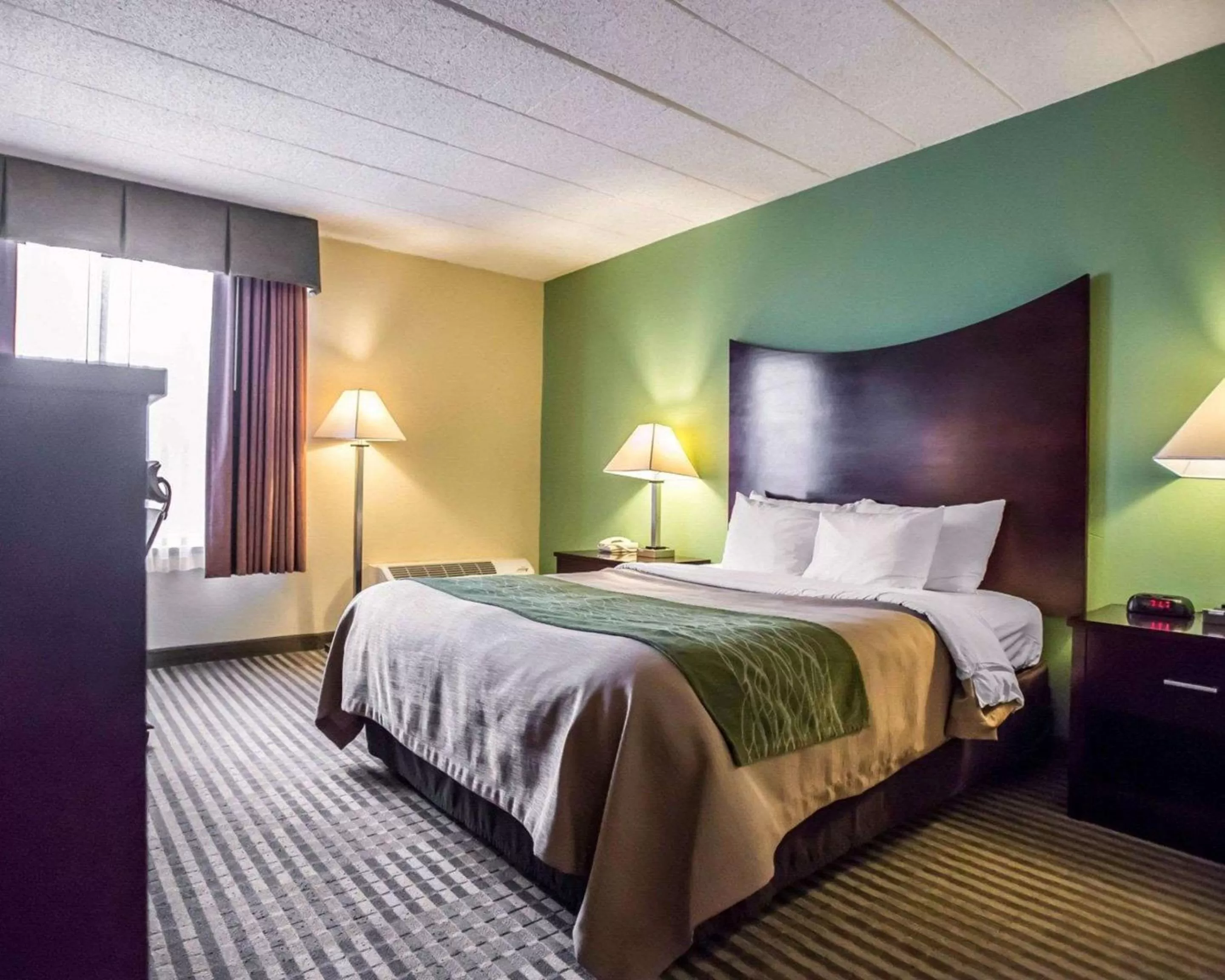 Photo of the whole room, Bed in Quality Inn Mill Hall - Lamar
