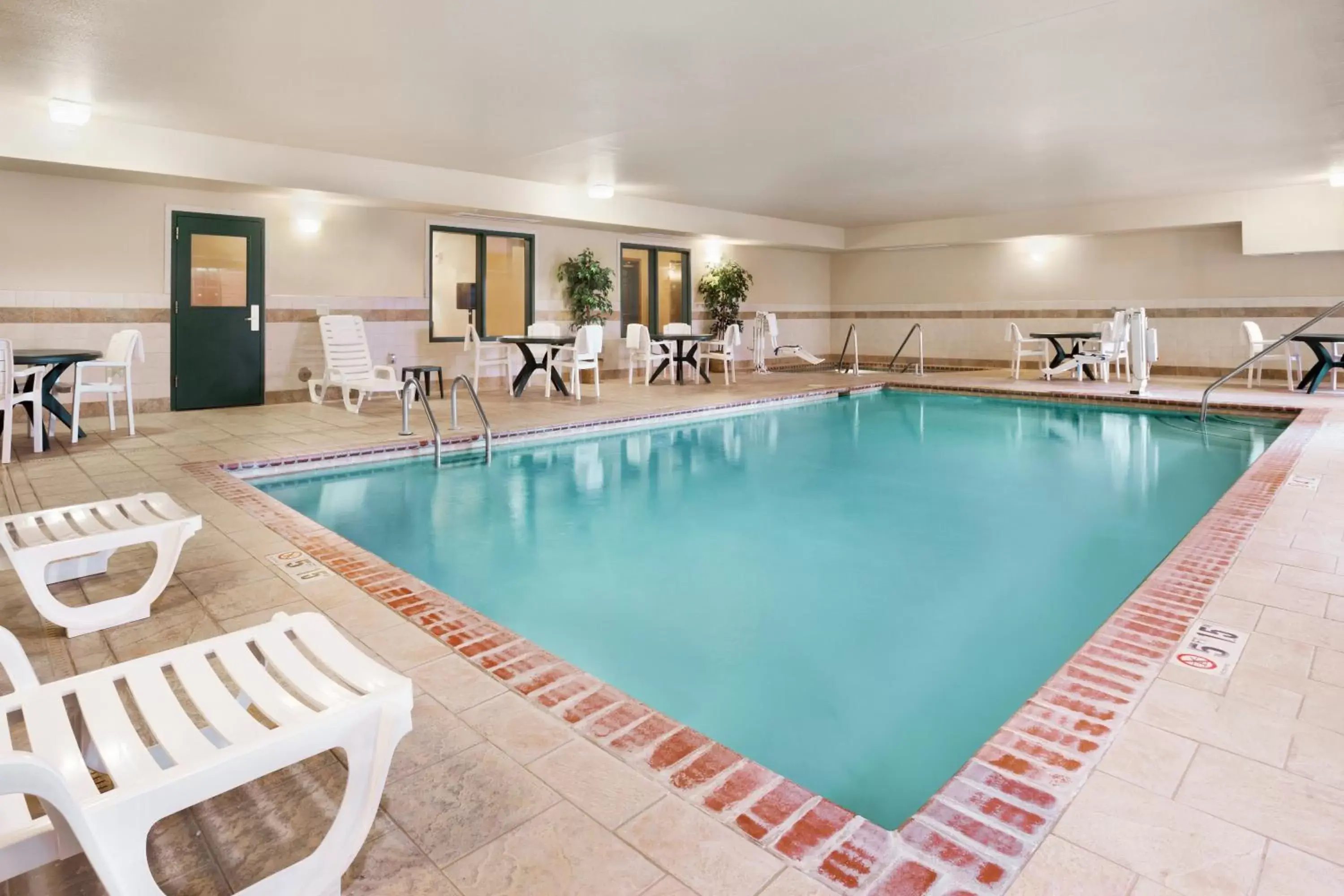 Swimming Pool in Country Inn & Suites by Radisson, Northwood, IA