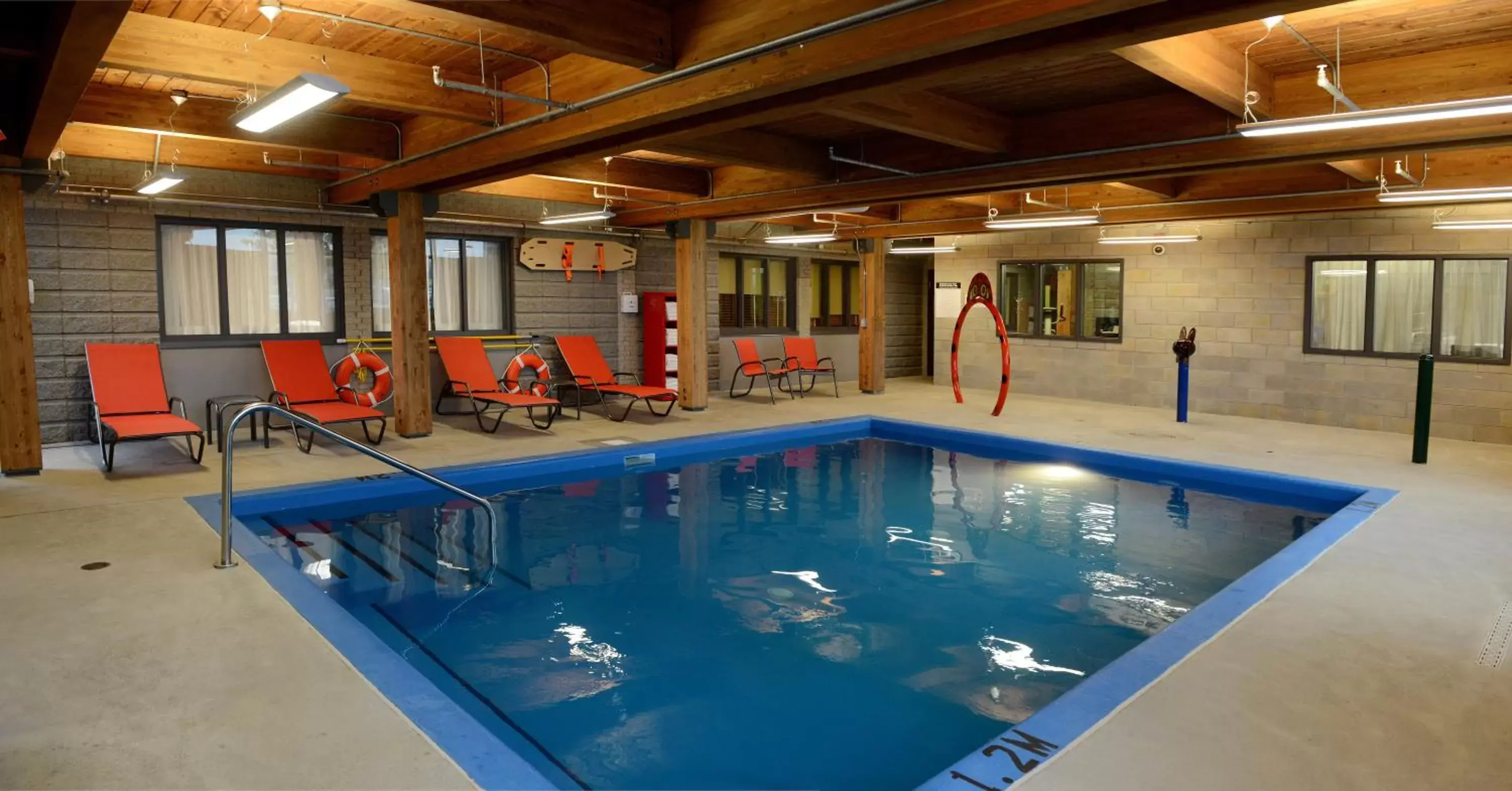 Swimming Pool in Hôtel & Suites Le Dauphin Québec