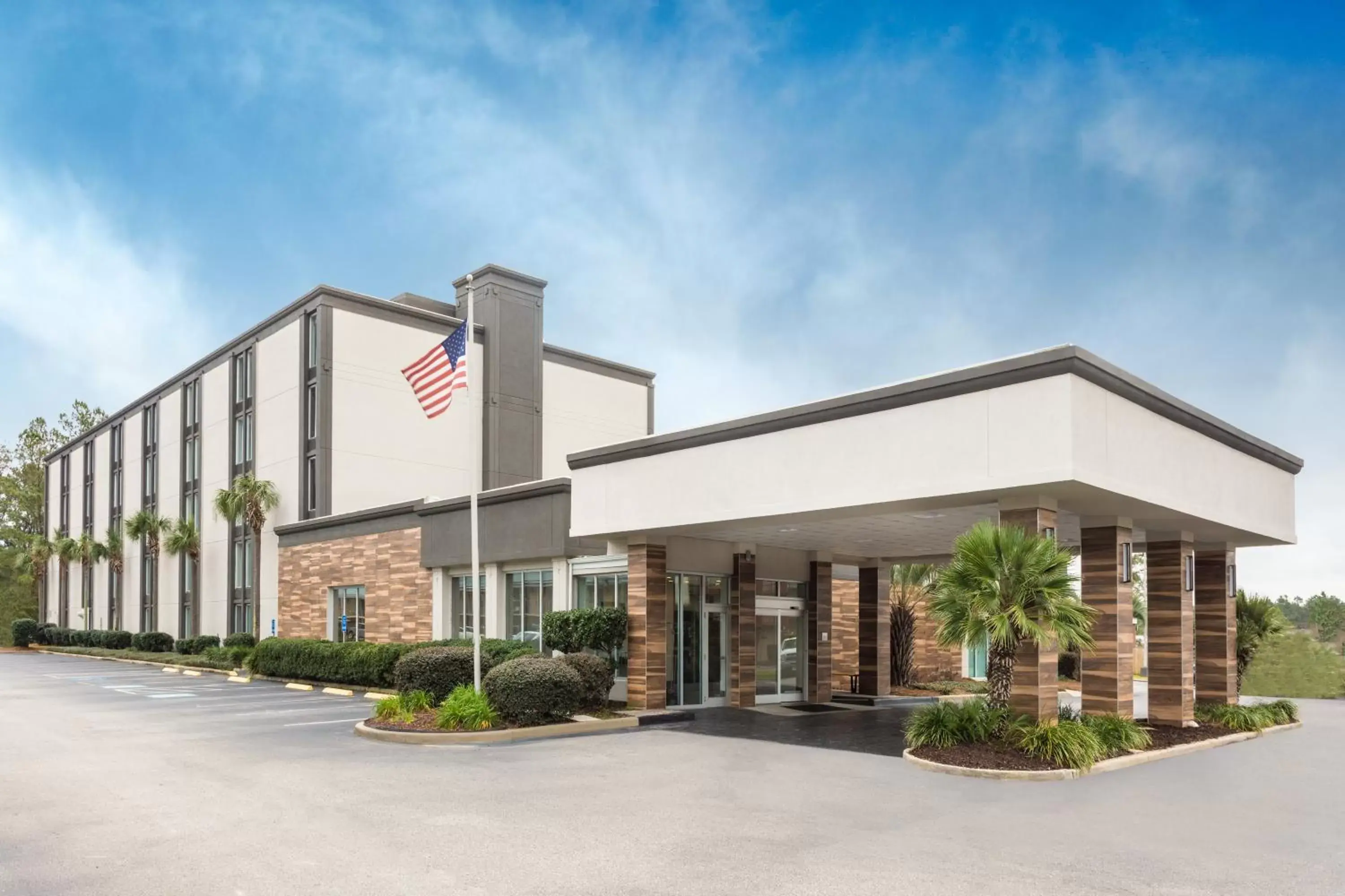 Facade/entrance, Property Building in Wyndham Garden Summerville