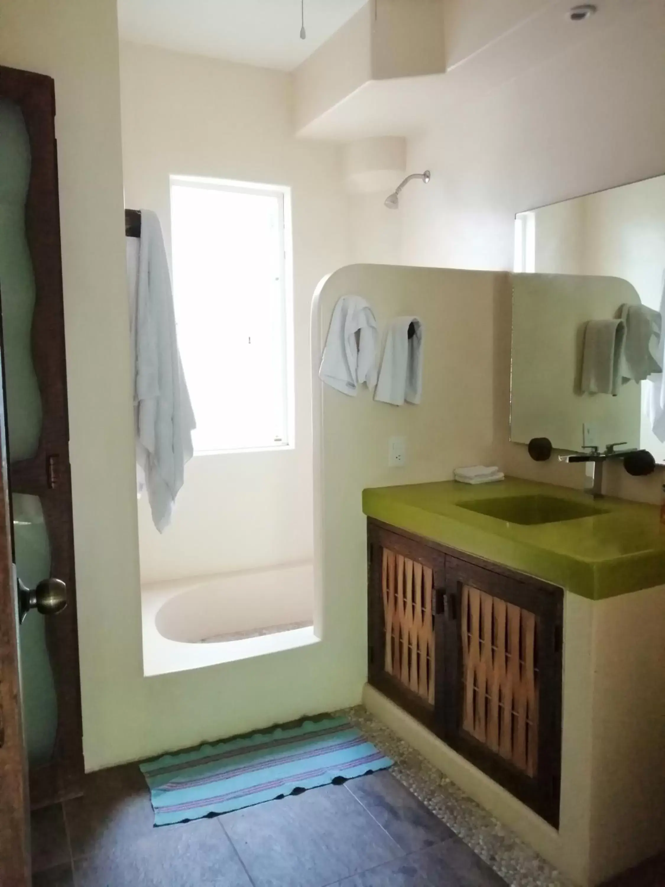Shower, Bathroom in Ceiba Studios