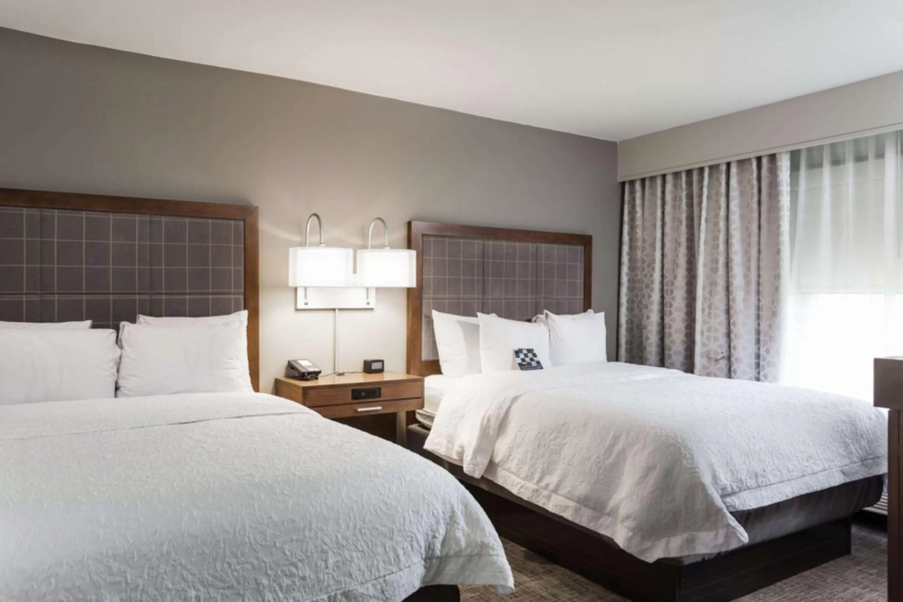 Bed in Hampton Inn & Suites Dallas DFW Airport North Grapevine