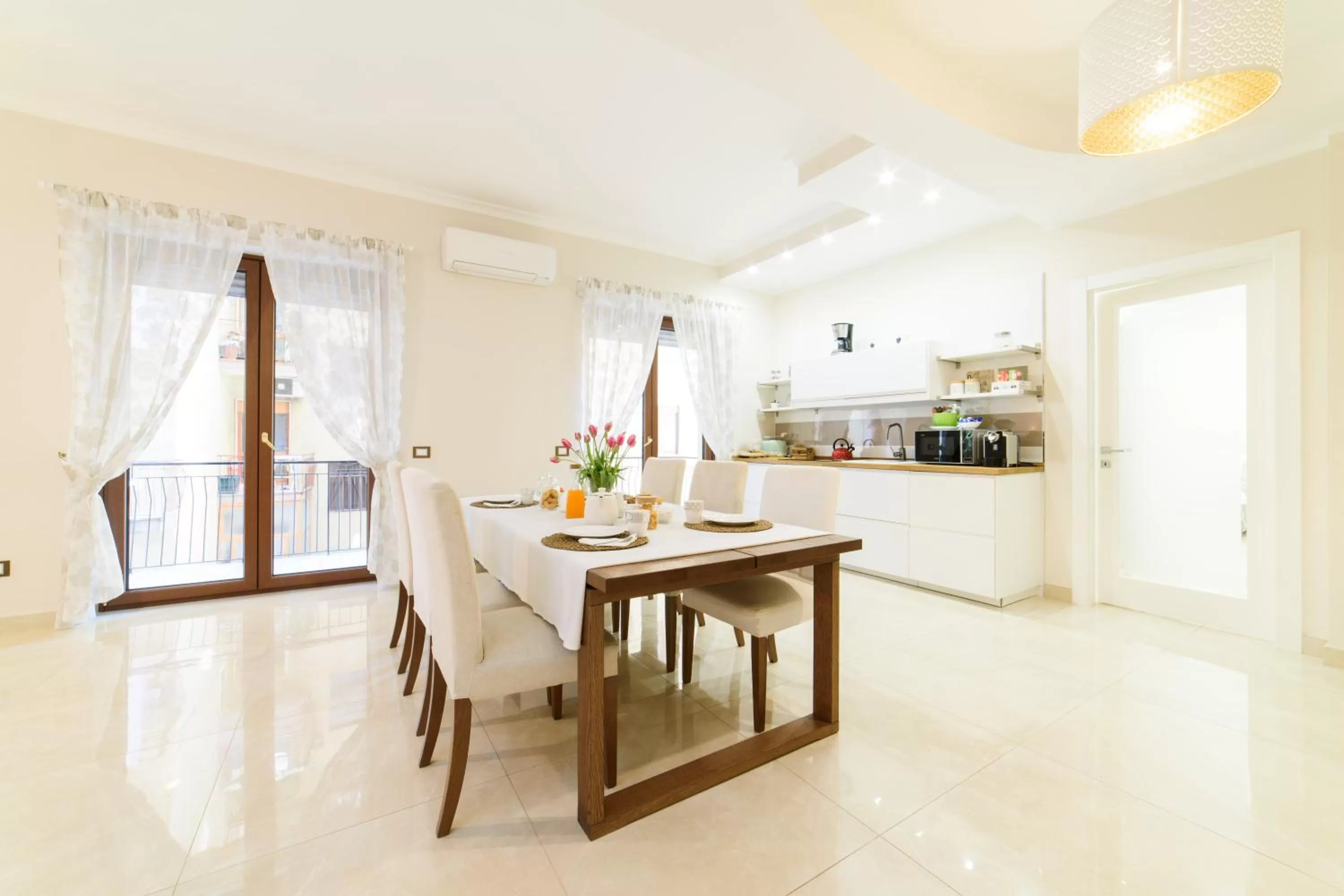 Communal lounge/ TV room in HomeAway Salerno