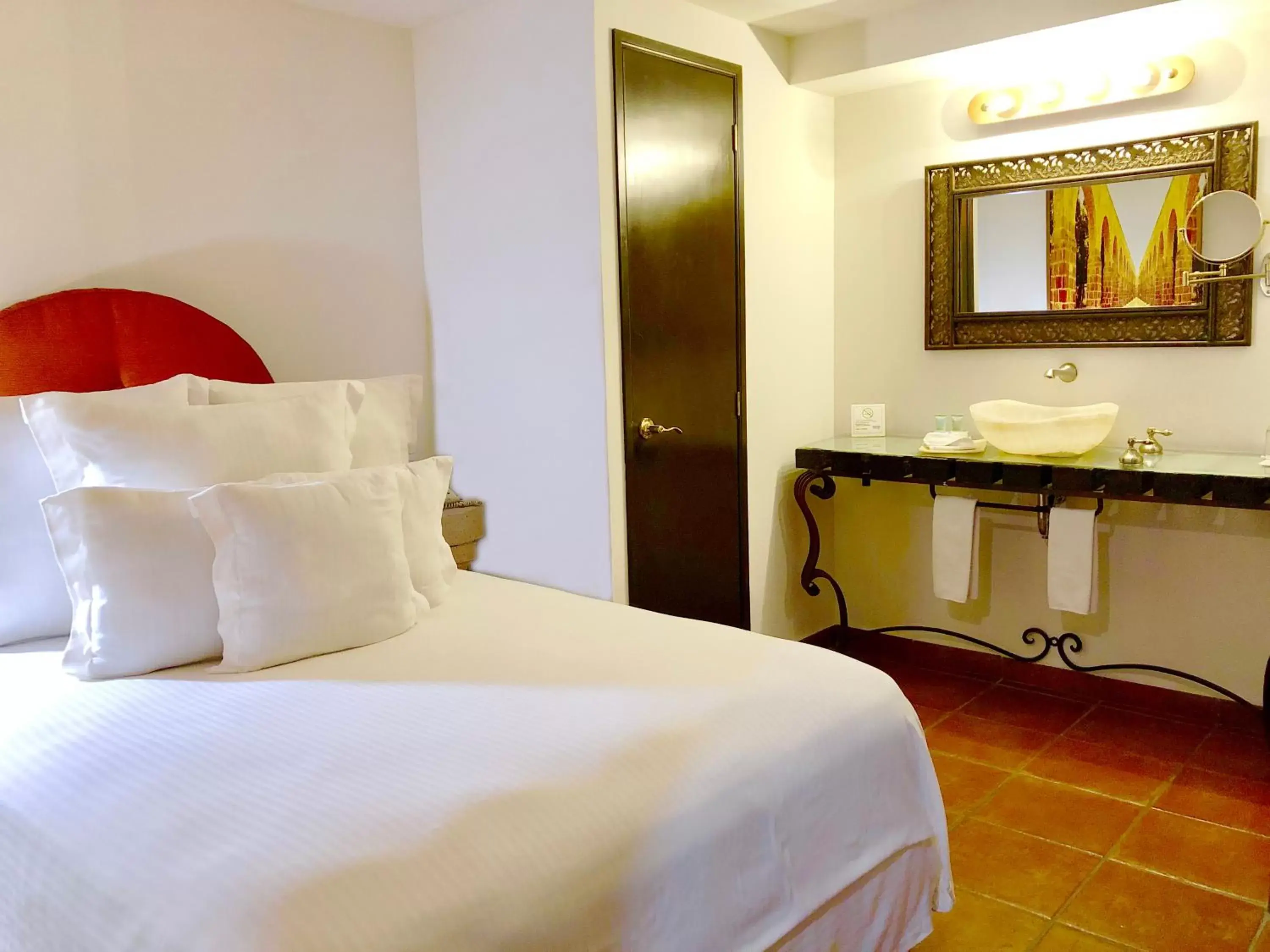 Bed in Hotel Herencia By Hosting House
