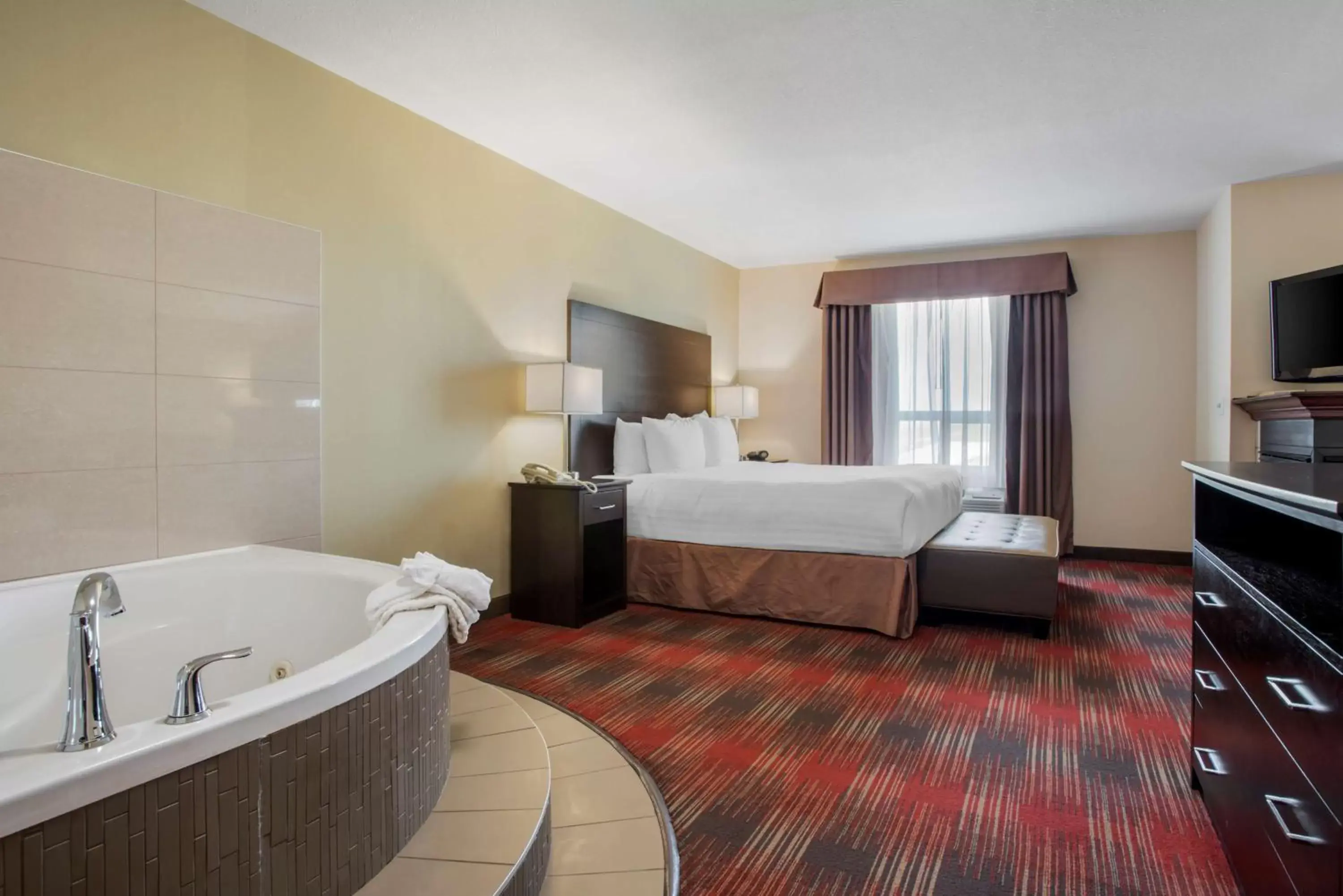Bedroom in Best Western Plus Red Deer Inn & Suite