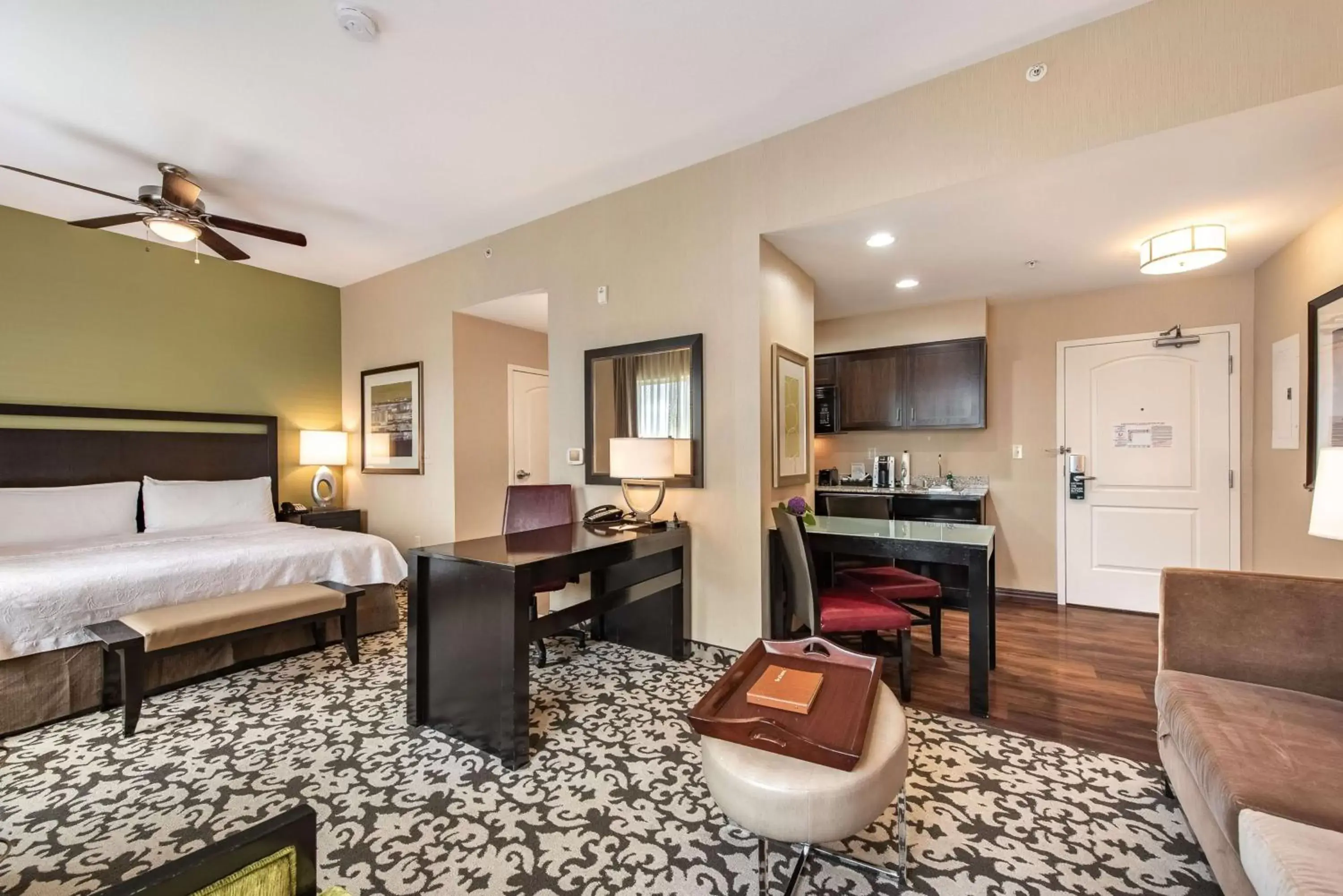 Living room in Homewood Suites by Hilton Oxnard/Camarillo