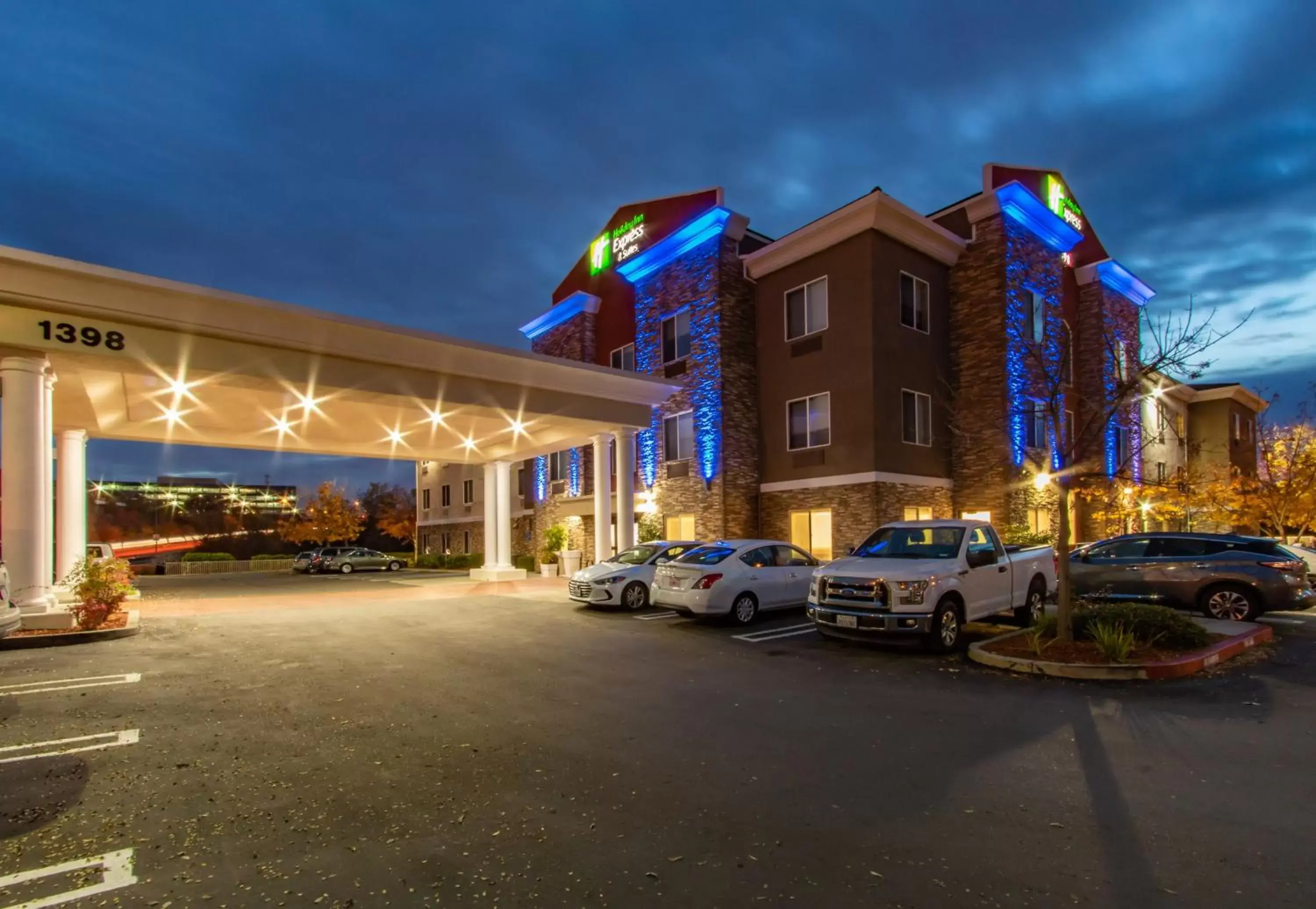 Property Building in Holiday Inn Express Hotel & Suites Roseville - Galleria Area, an IHG Hotel