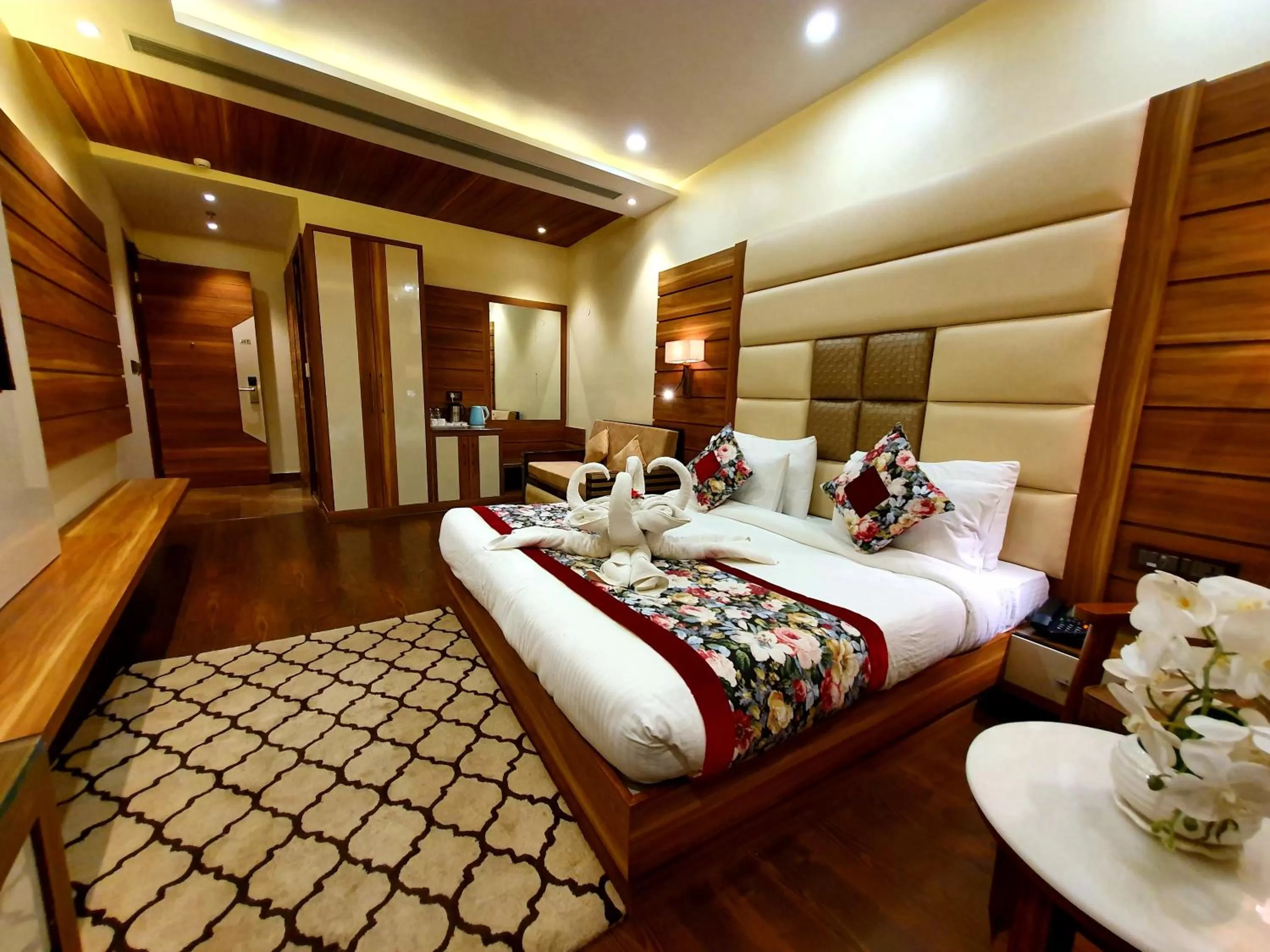 Bed in Hotel Makhan Residency
