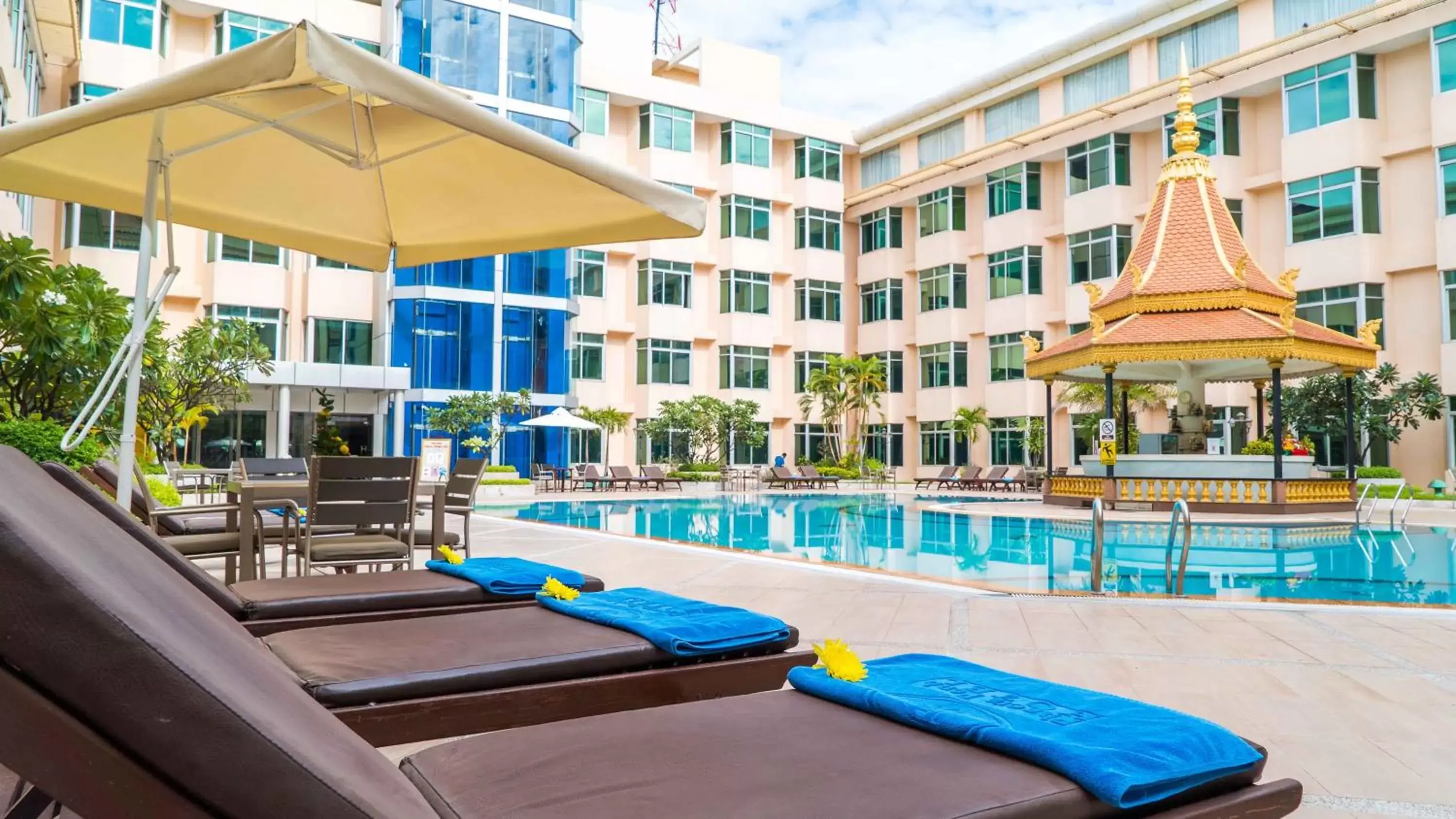 Swimming Pool in Phnom Penh Hotel