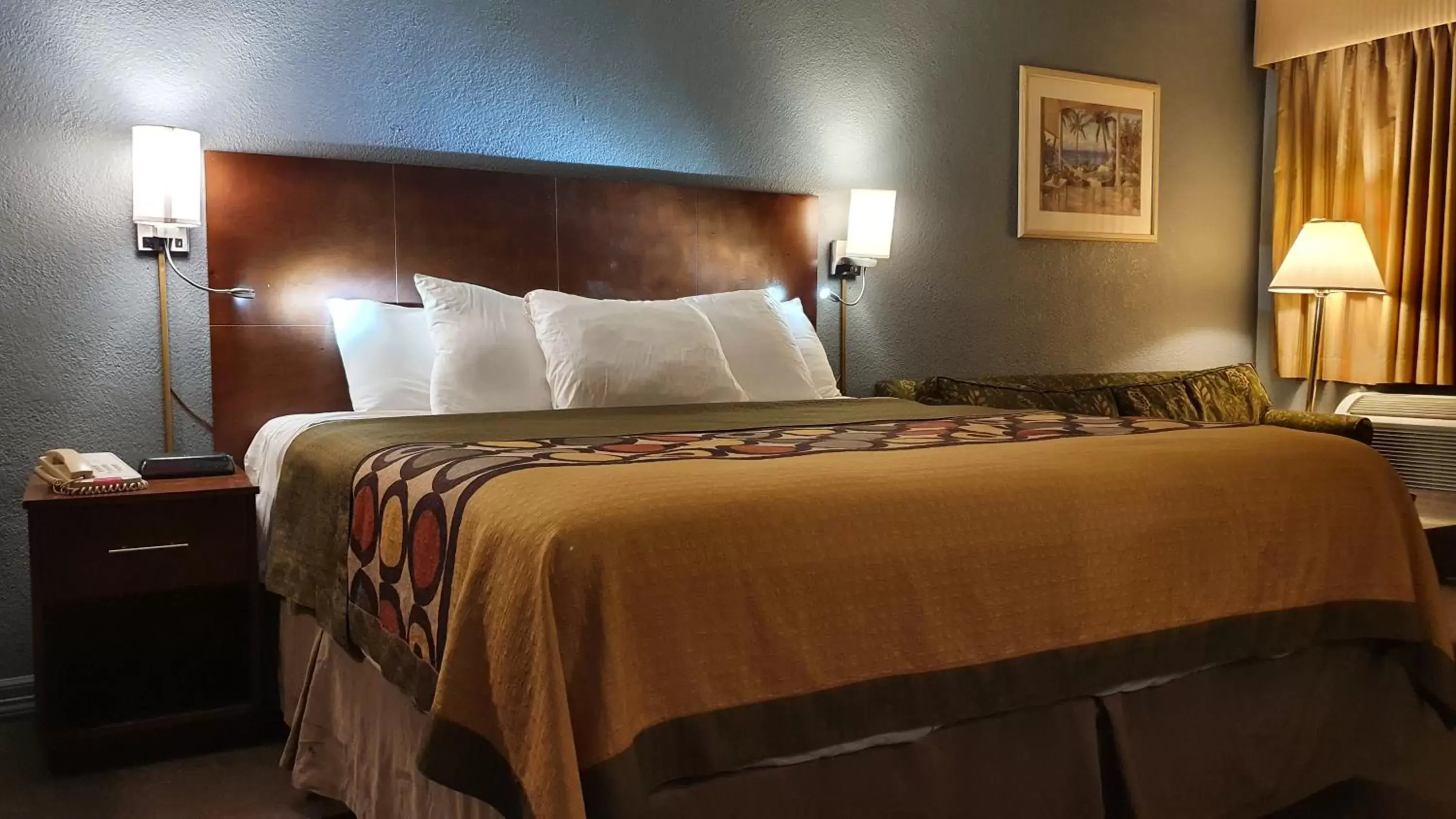 King Room - Disability Access in South Padre Island Inn King Room - Disability Access in South Padre Island Inn