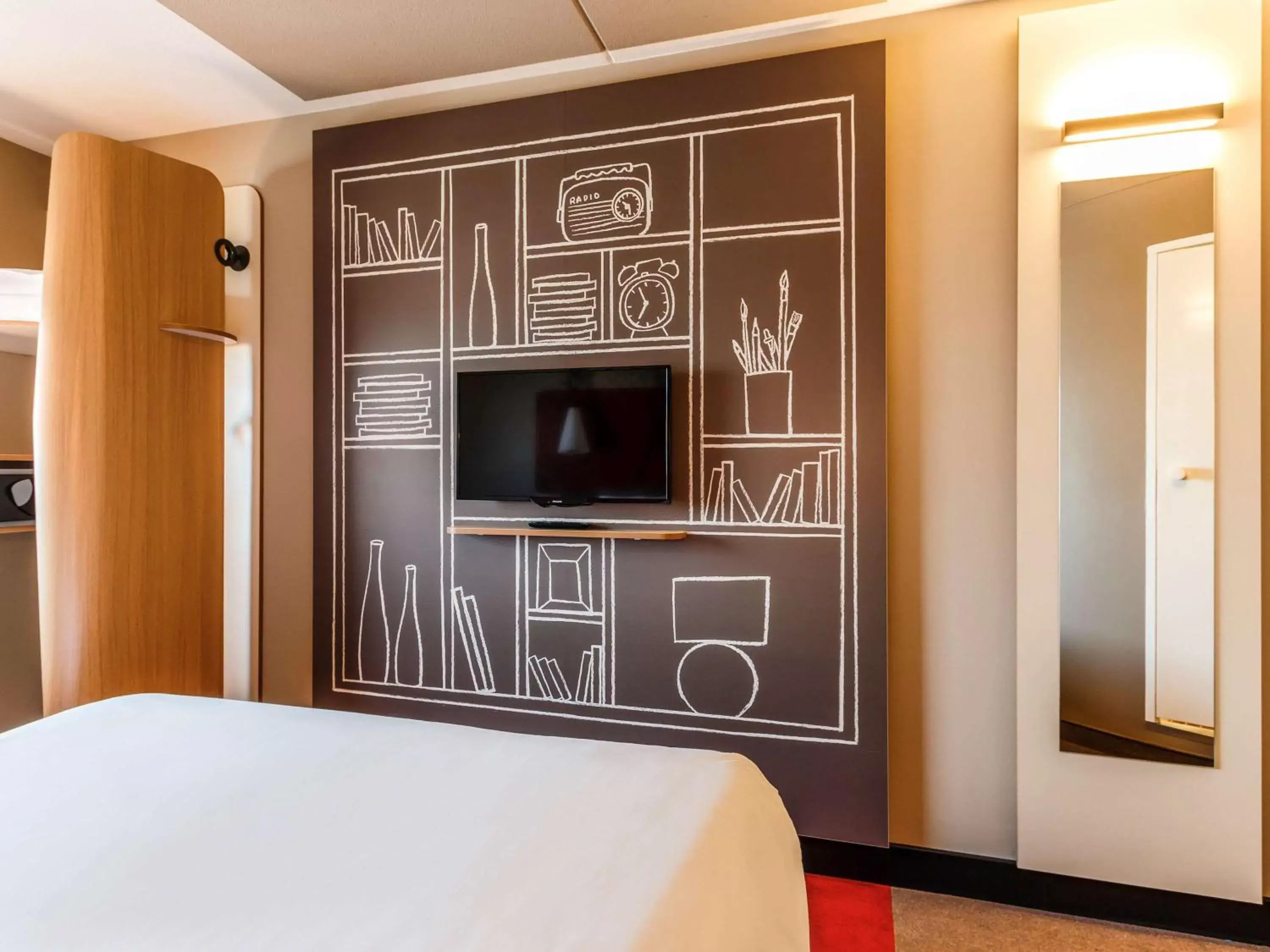 Photo of the whole room, TV/Entertainment Center in ibis Amsterdam City West