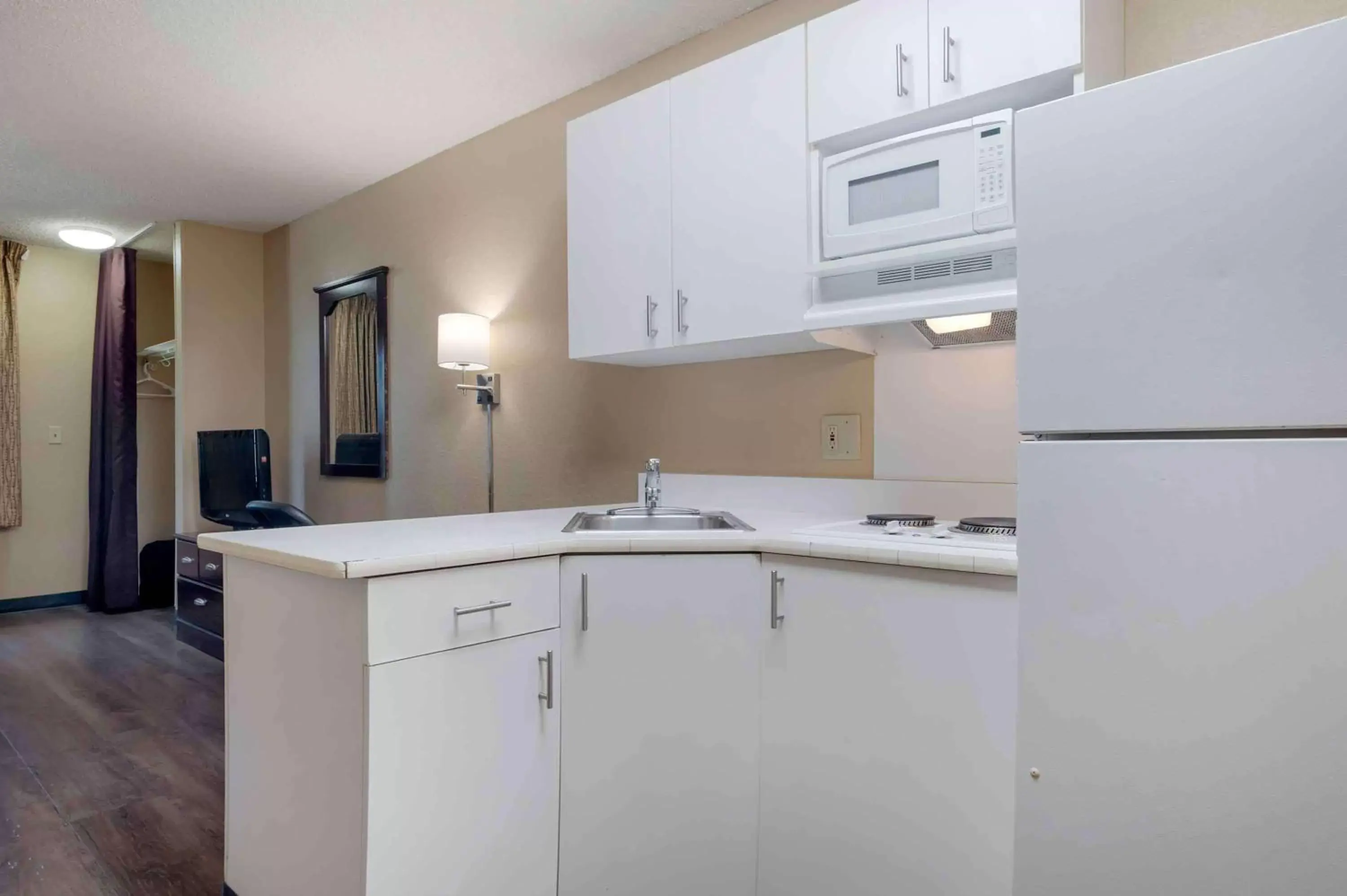 Bedroom, Kitchen/Kitchenette in Extended Stay America Suites - Orange County - Lake Forest