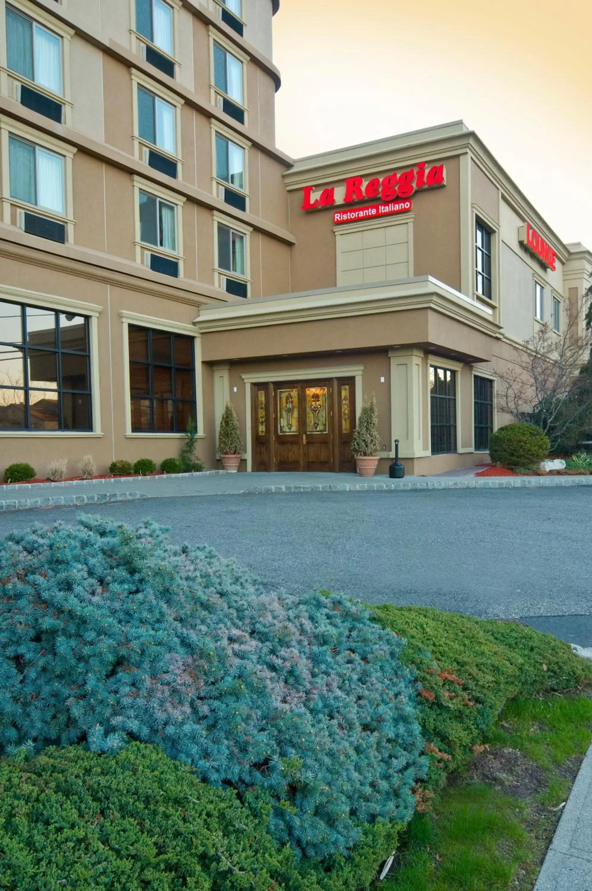 Facade/entrance, Property Building in Meadowlands Plaza Hotel